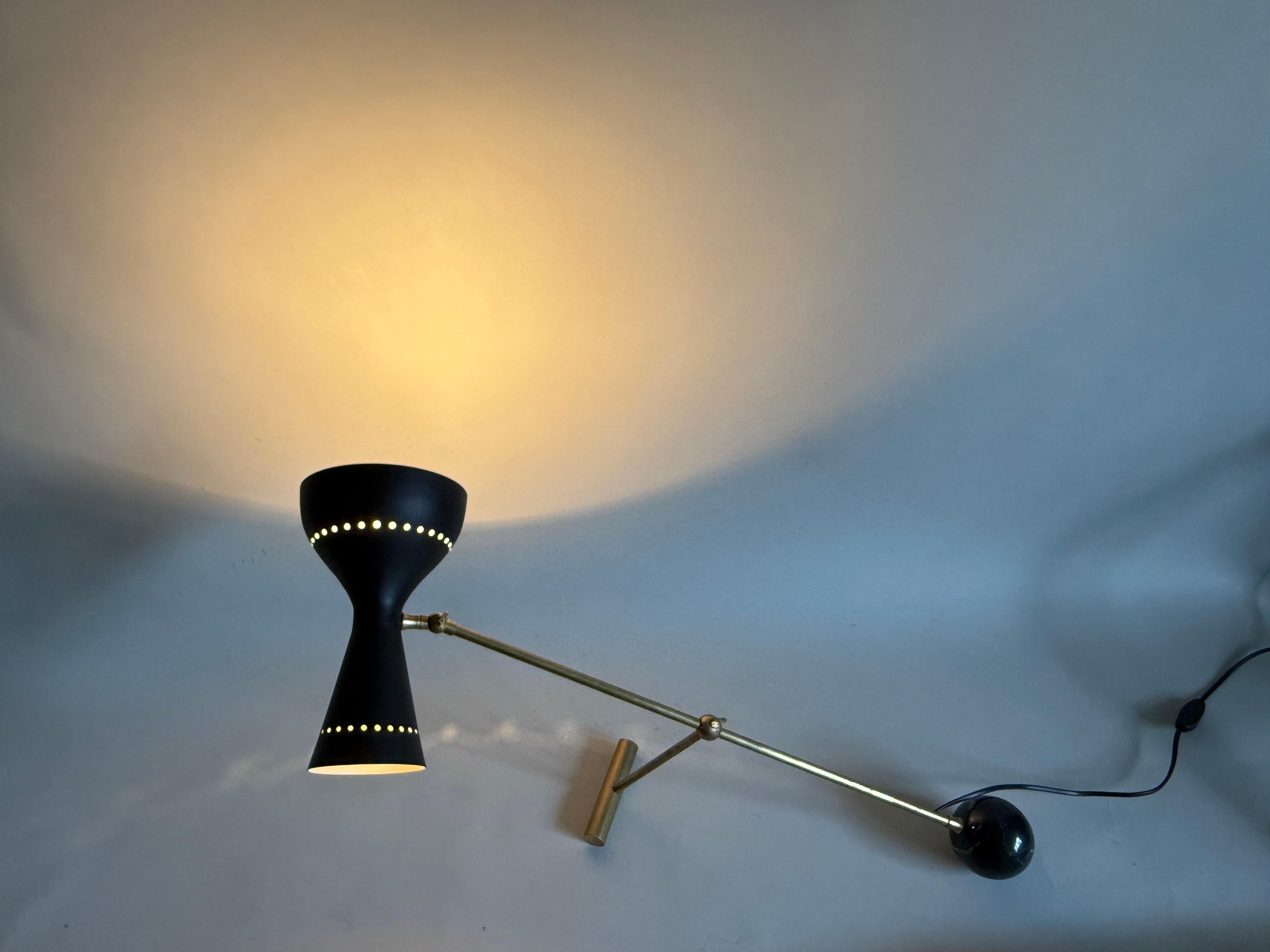Mid-Century Modern Italian Midcentury Brass Articulating and Counter-Balance Desk Lamp, Arredoluce For Sale