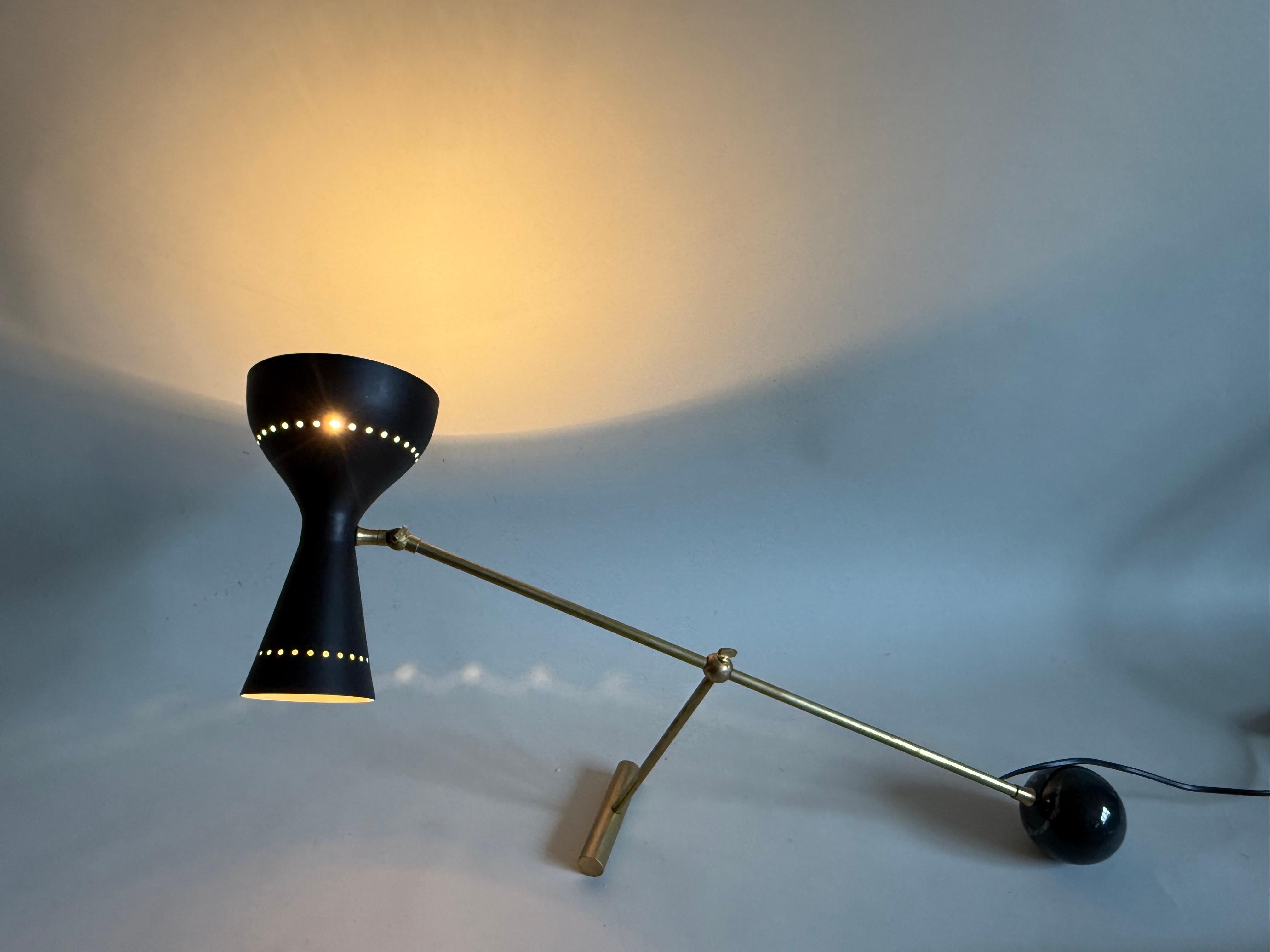 Enameled Italian Midcentury Brass Articulating and Counter-Balance Desk Lamp, Arredoluce For Sale