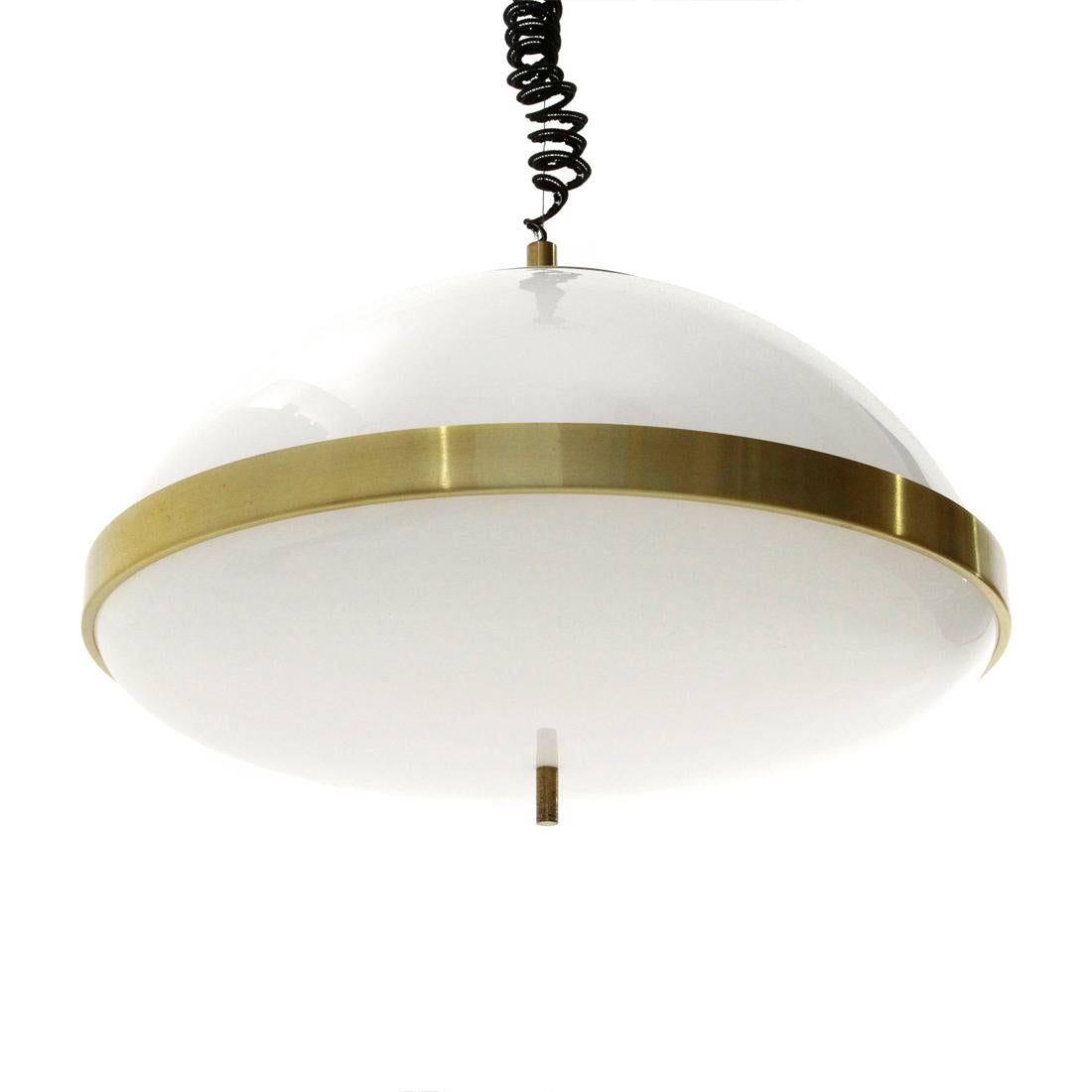 Italian-made chandelier produced in the 1970s.
Brass-plated aluminum ceiling rose.
Curved methacrylate diffuser and brass-plated aluminum.
Good general conditions, some signs due to normal use over time.

Dimensions: Diameter 50 cm - Height 145