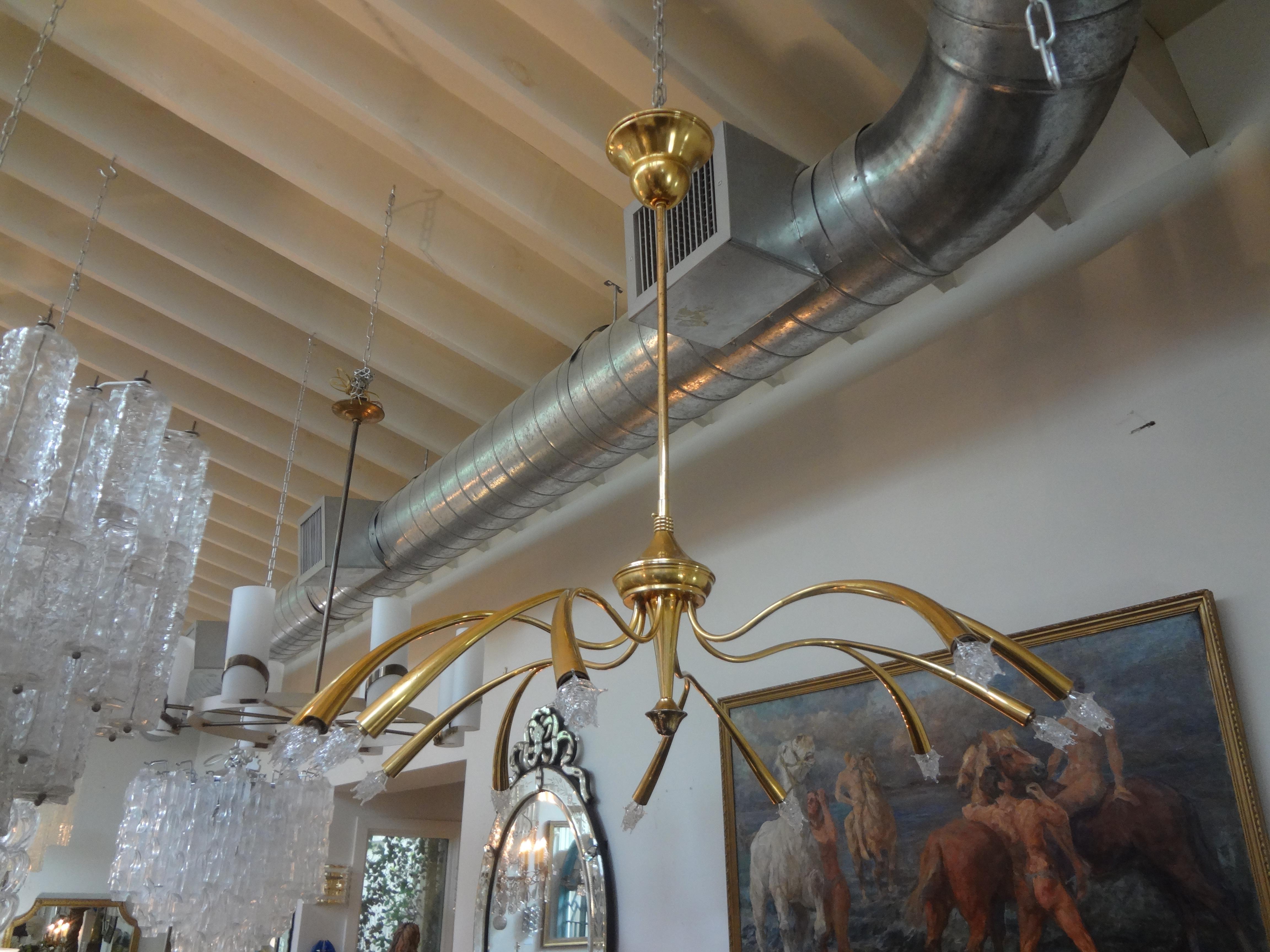 Italian Midcentury Brass Chandelier Attributed to Oscar Torlasco In Good Condition For Sale In Houston, TX
