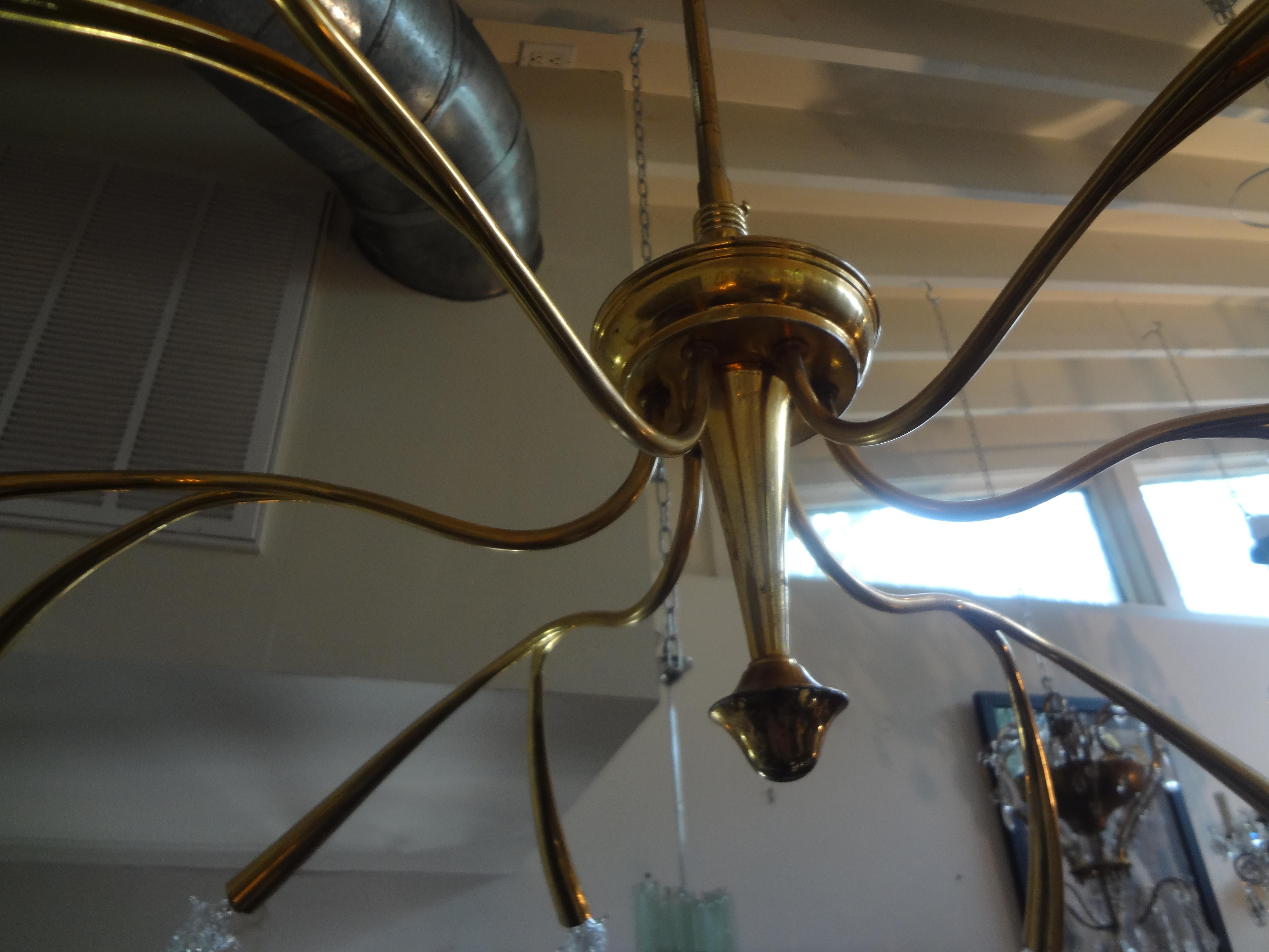 Italian Midcentury Brass Chandelier Attributed to Oscar Torlasco For Sale 2