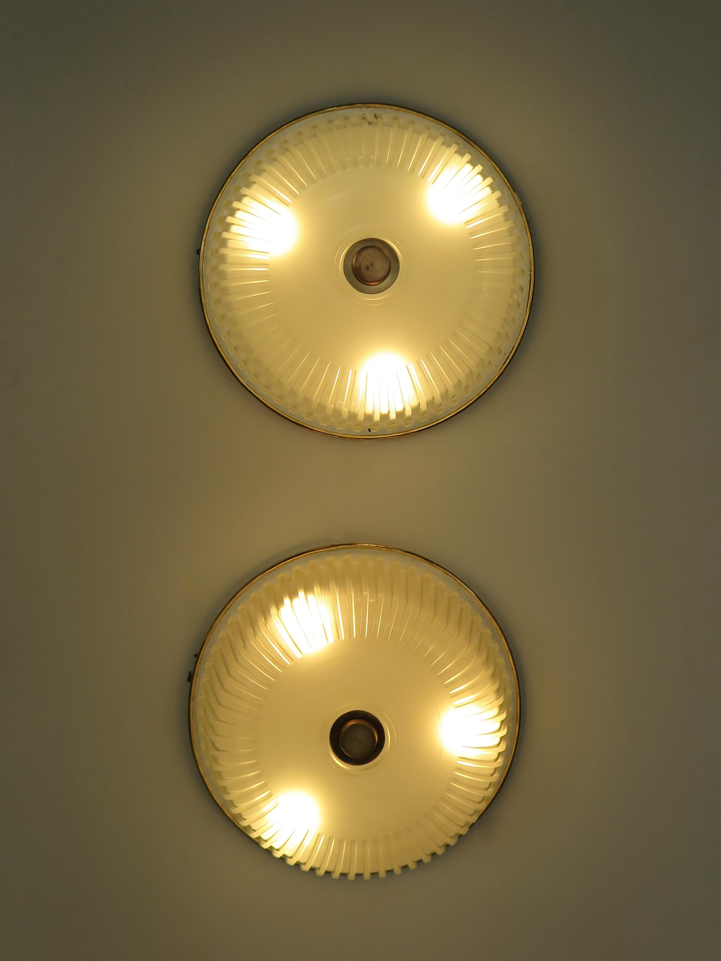 Italian midcentury modern design couple of large wall lamps or ceiling lamps with brass structure and details, and thick printed glass, made in Italy in the 50s
The glass of a lamp has a slight repa, see photo, but it does not affect the strength of