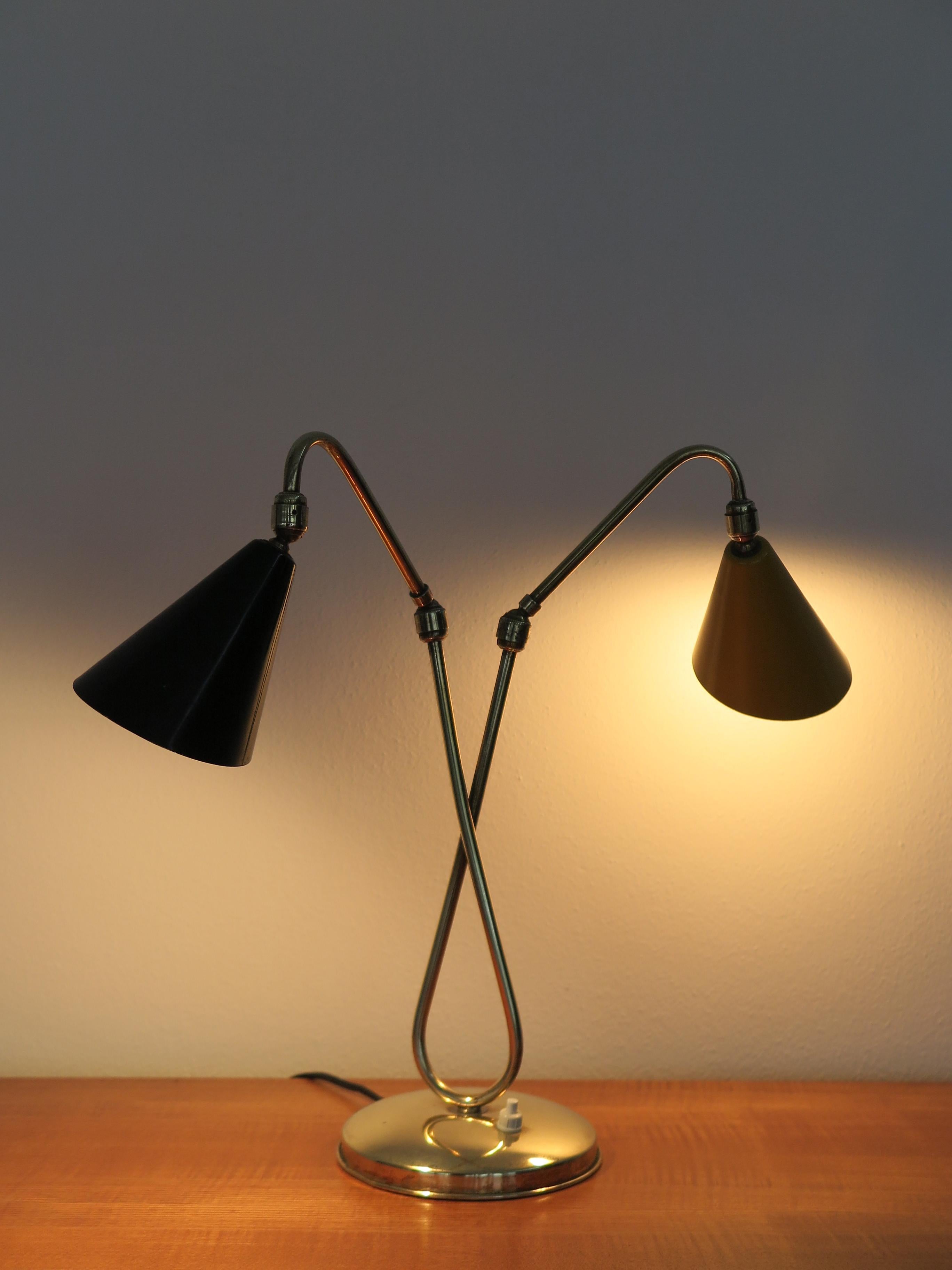 Italian Midcentury Brass Metal Black Yellow Table Lamp 1950s In Good Condition For Sale In Reggio Emilia, IT