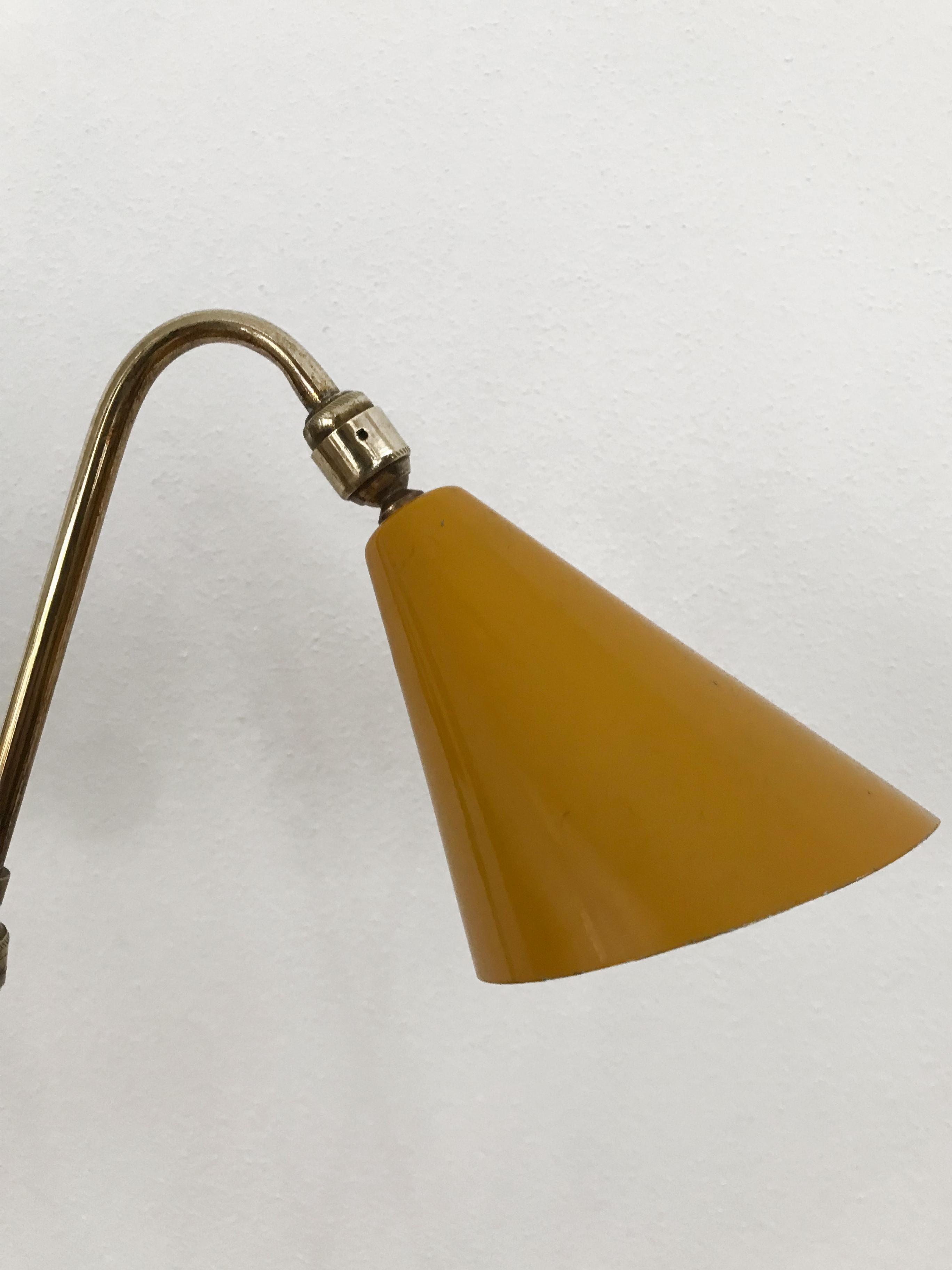 Italian Midcentury Brass Metal Black Yellow Table Lamp 1950s For Sale 4