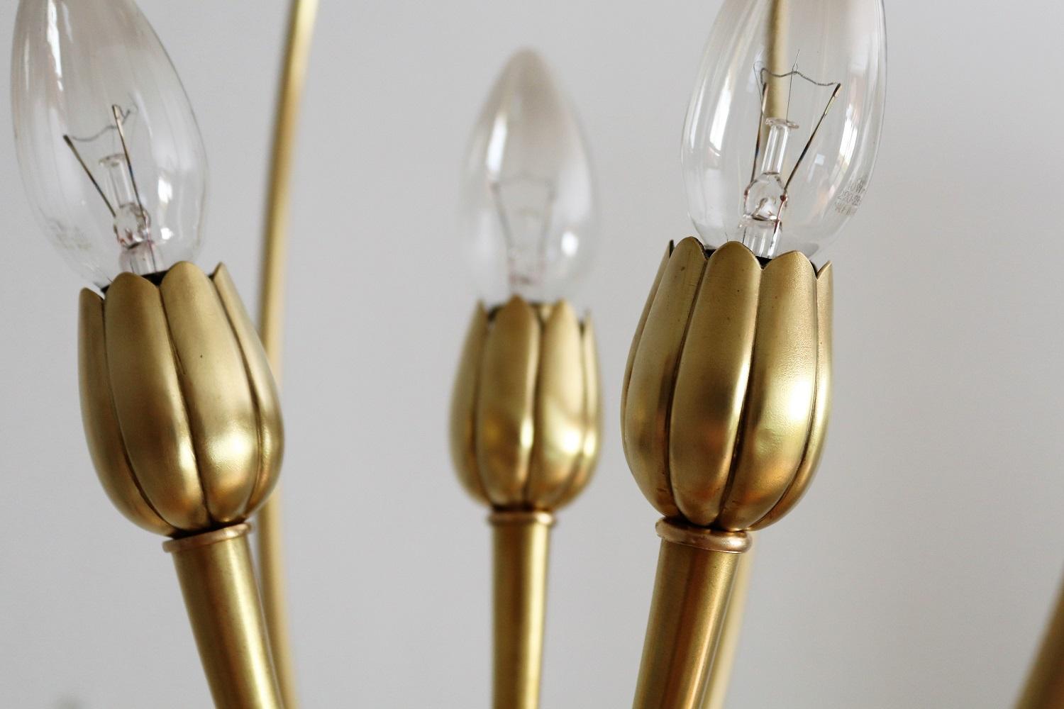 Lampada a sospensione in ottone di design minimalista del Medioevo, anni '50 in vendita 5