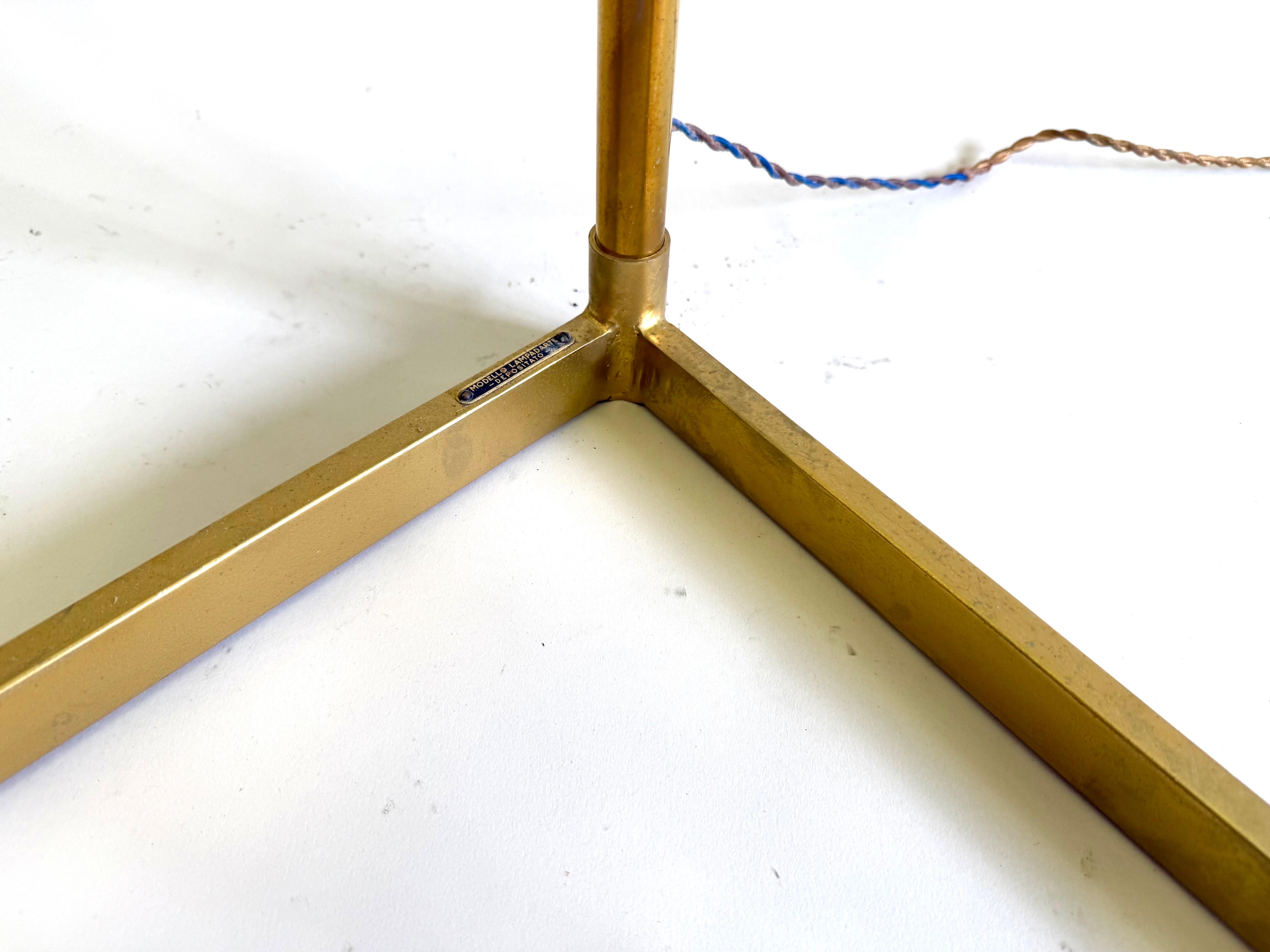 Vanità in ottone e vetro satinato del Medioevo, tavolino/scrivania, Fontana Arte in vendita 1
