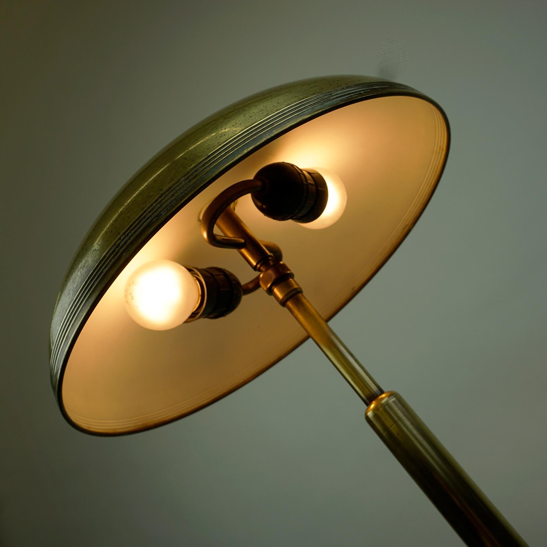 Metal Italian Midcentury Brass Table Lamp by Giovanni Michelucci for Lariolux