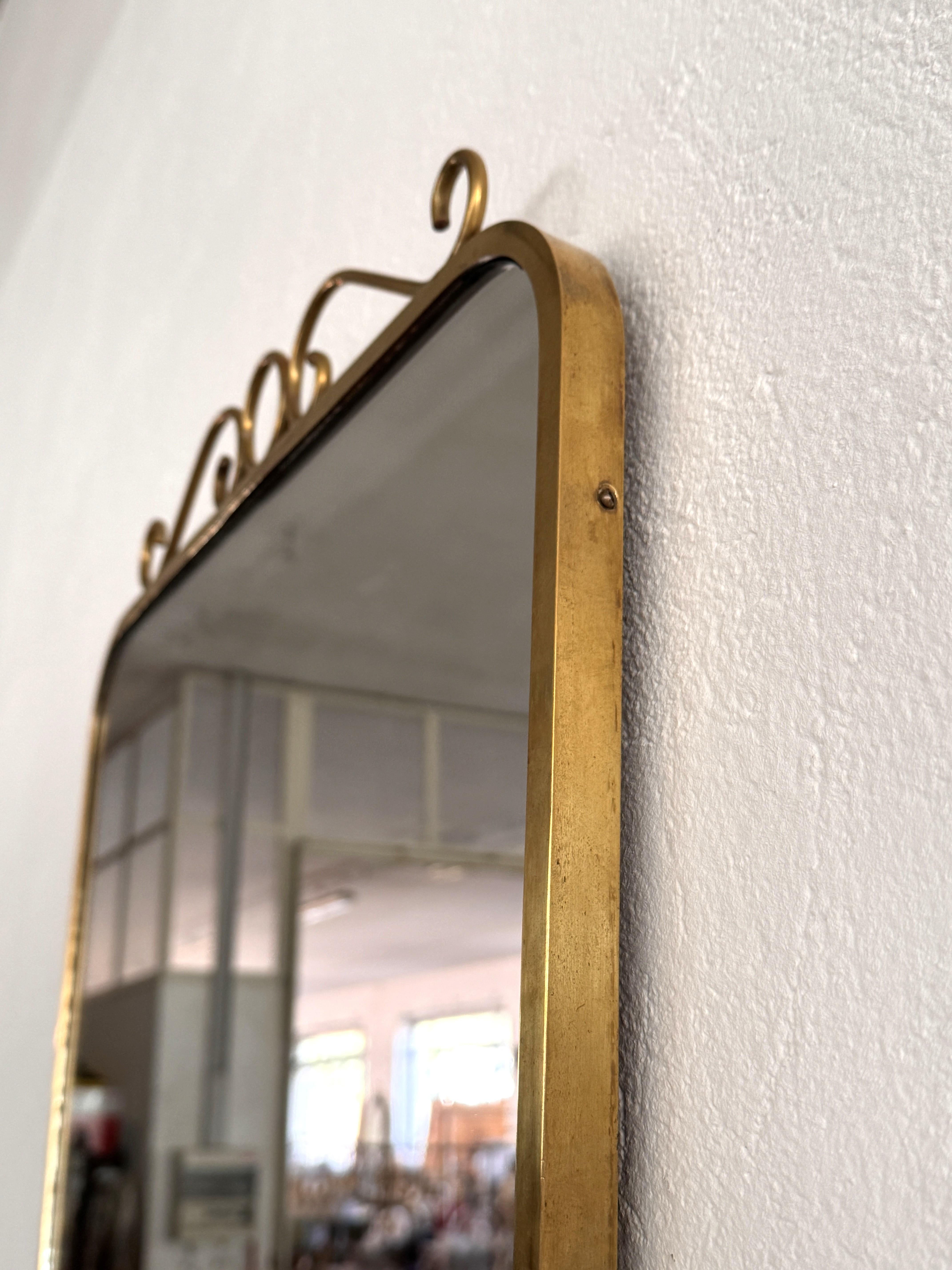 Specchio da parete in ottone del Medioevo italiano con decorazioni in stile Gio Ponti, anni '70 in vendita 3