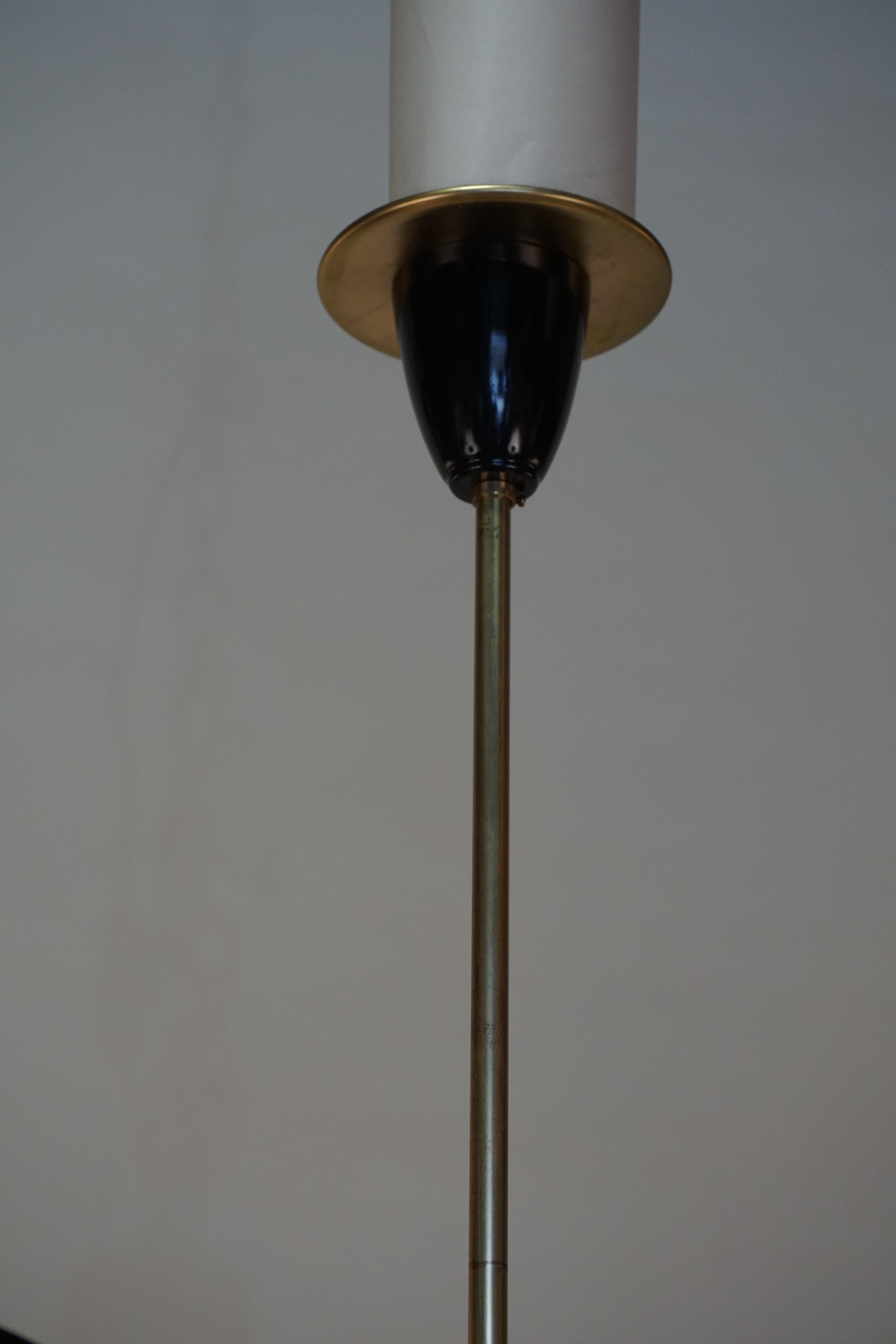 Laccato Lampadario italiano del Medioevo in bronzo e vetro