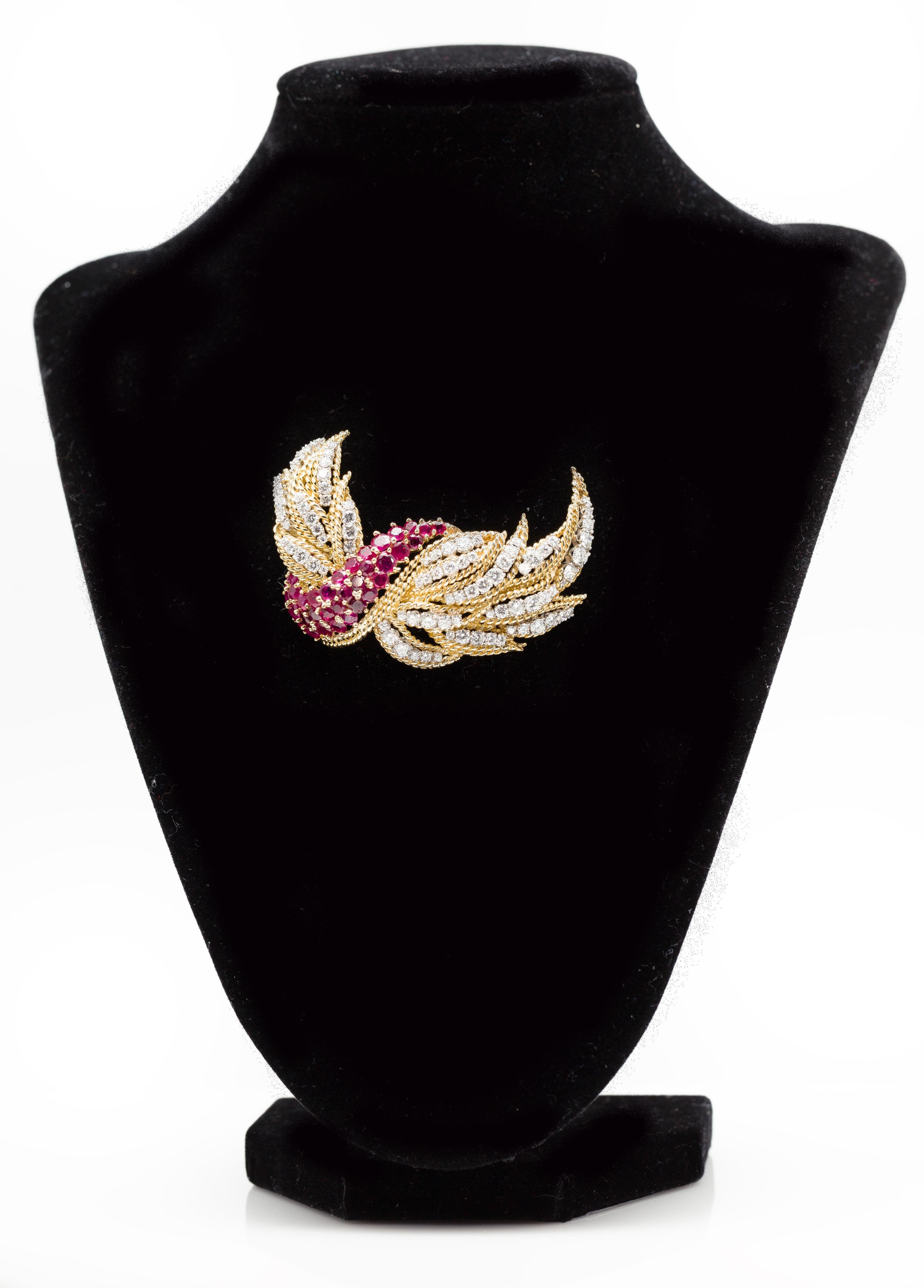 Italian Midcentury Burmese Ruby and Diamond Brooch in 18k Yellow and White Gold In Excellent Condition For Sale In Miami, FL