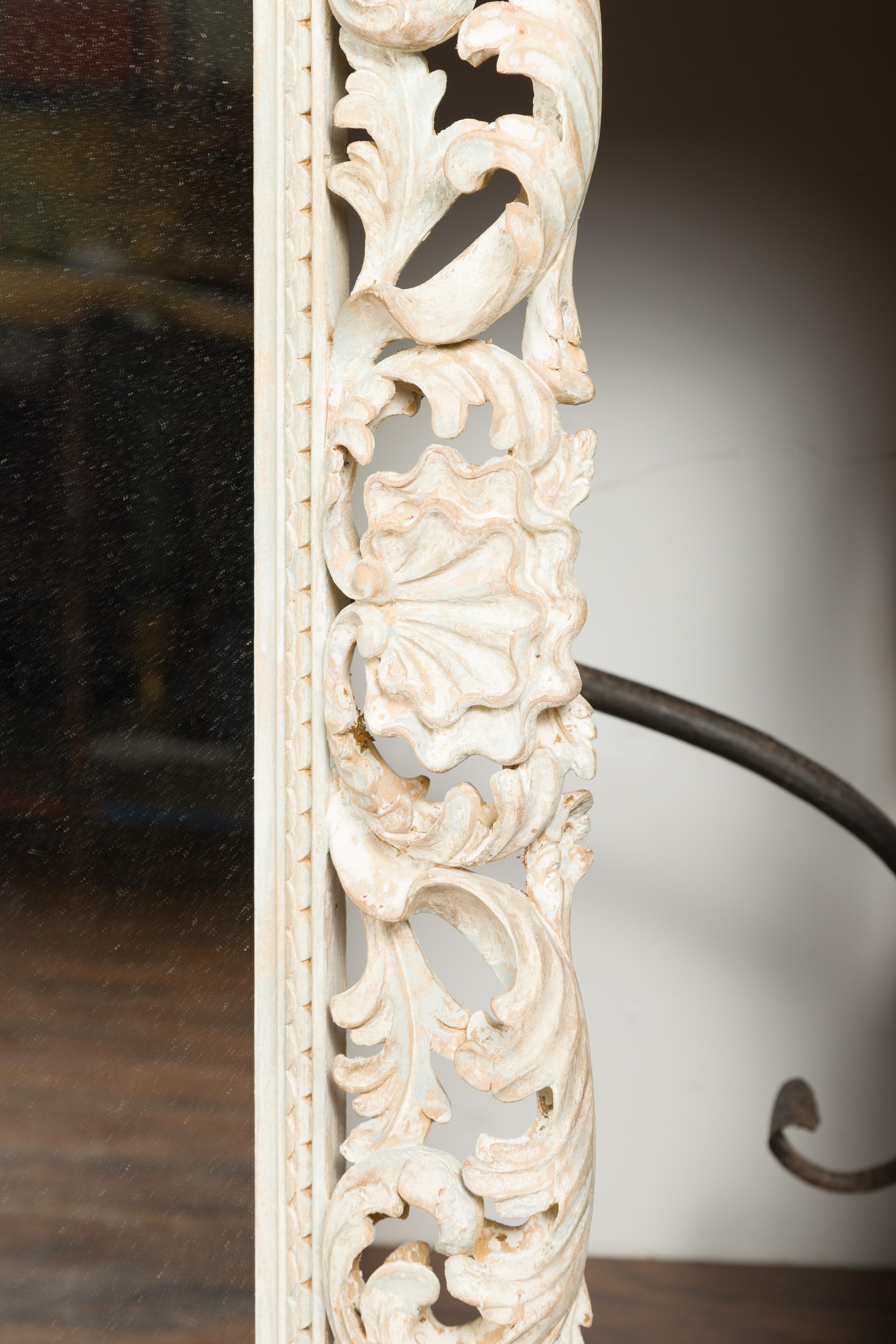 Italian Midcentury Carved Mirror with Scrolling Acanthus Leaves and Shell Motifs 5
