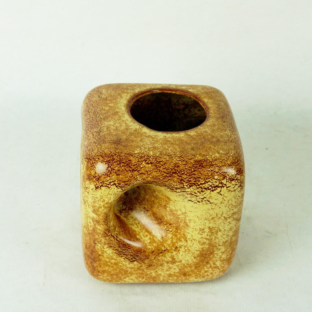 Italiano Vaso a cubo in ceramica del Medioevo di Roberto Rigon per Bertoncello in vendita