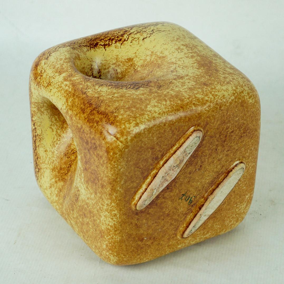 Ceramica Vaso a cubo in ceramica del Medioevo di Roberto Rigon per Bertoncello in vendita