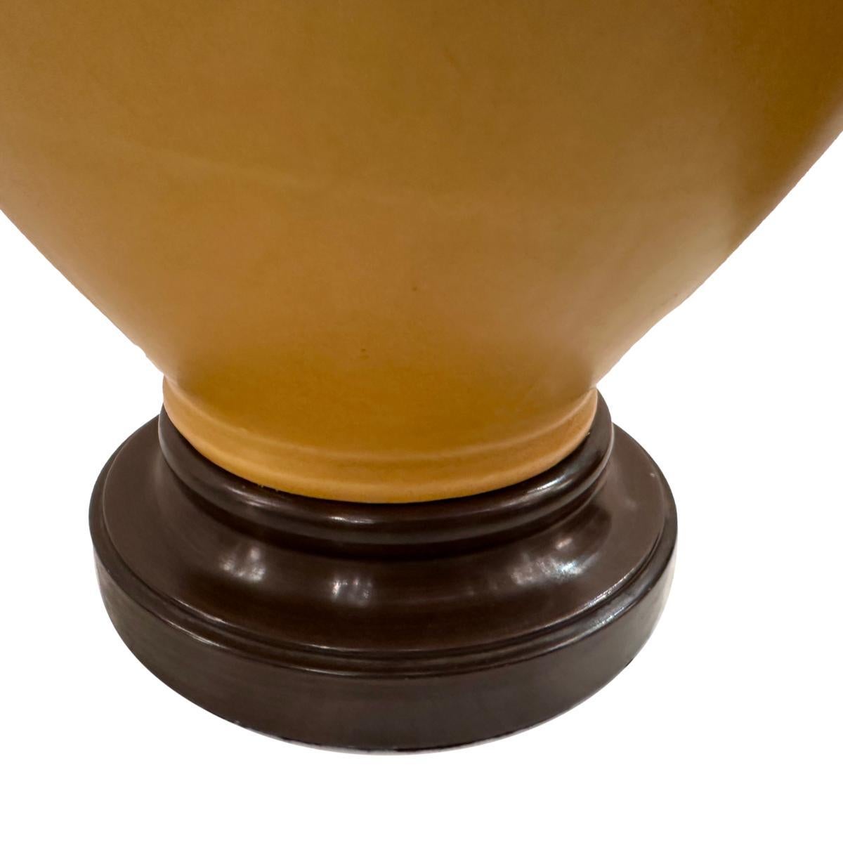 Metà XX secolo Lampada in ceramica italiana del Medioevo in vendita