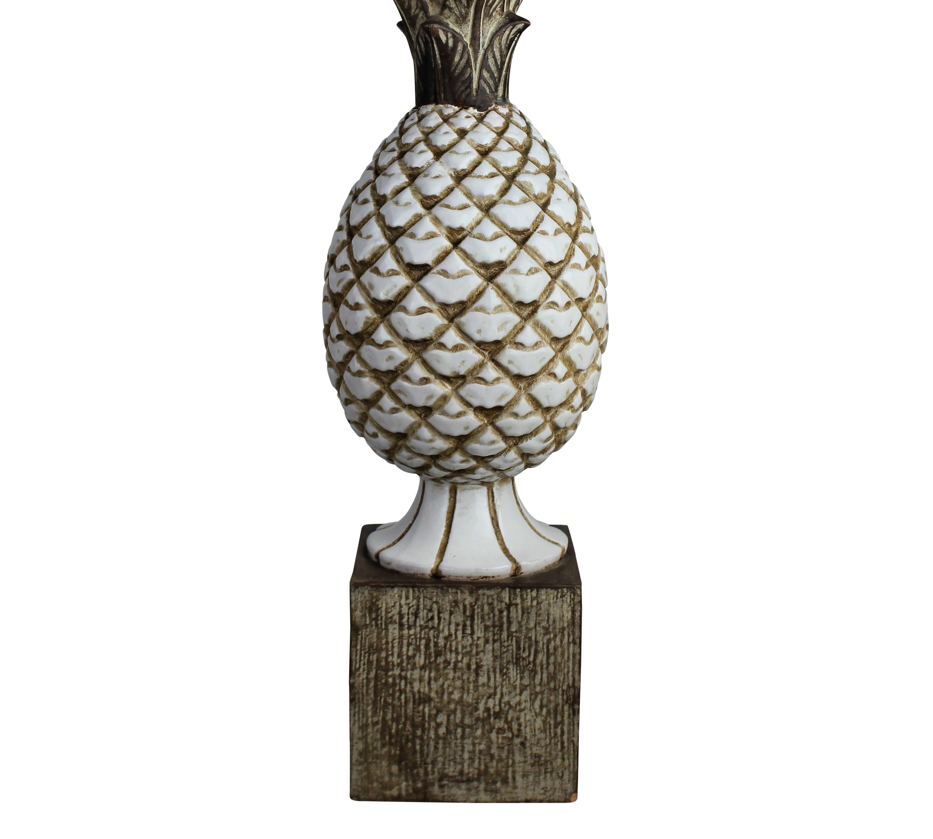 Italian Midcentury Ceramic Pineapple Lamp In Good Condition In London, GB