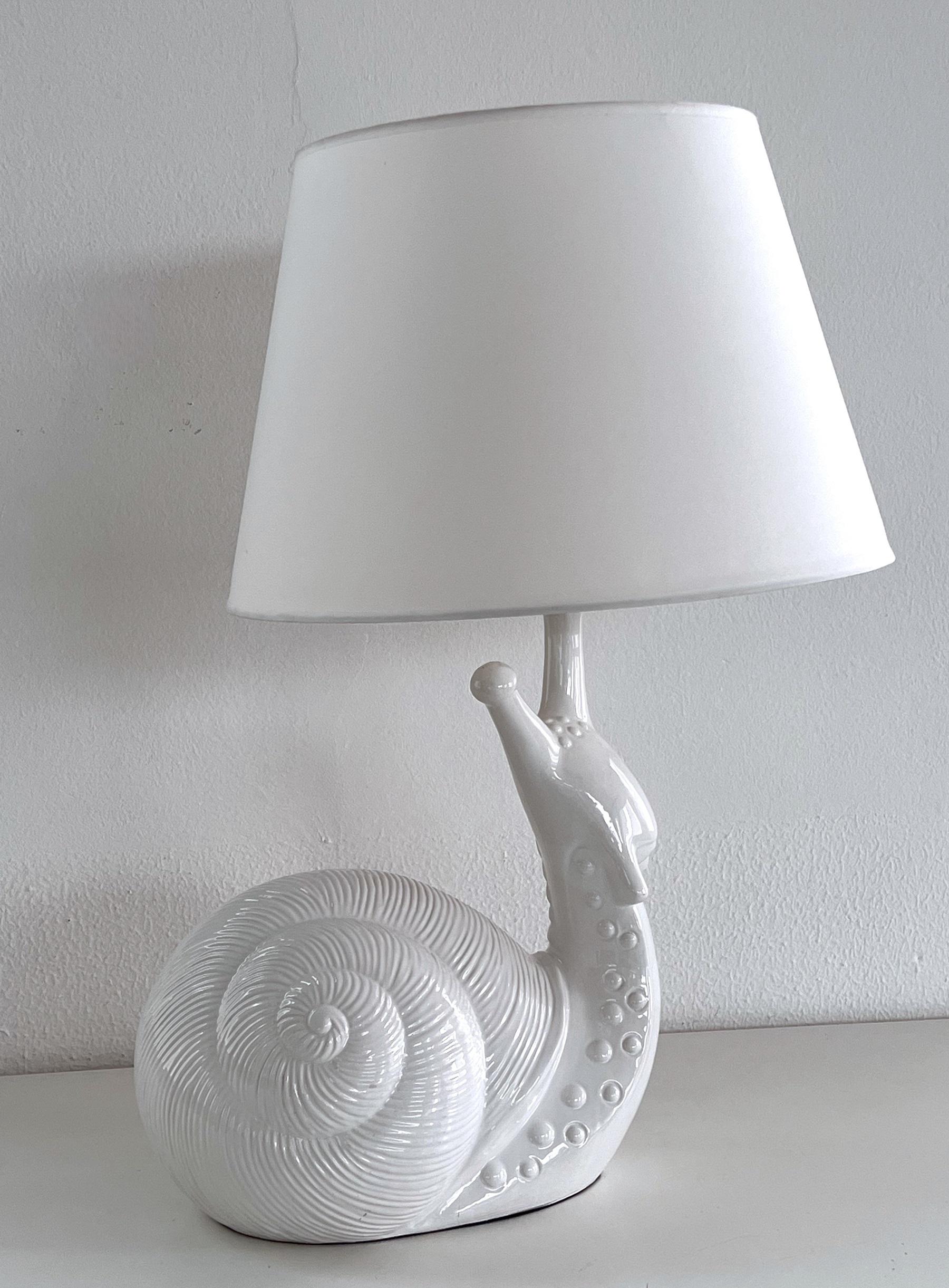 Italienische Keramik-Schnecken-Tischlampe aus der Jahrhundertmitte, 1970er Jahre im Zustand „Gut“ im Angebot in Morazzone, Varese