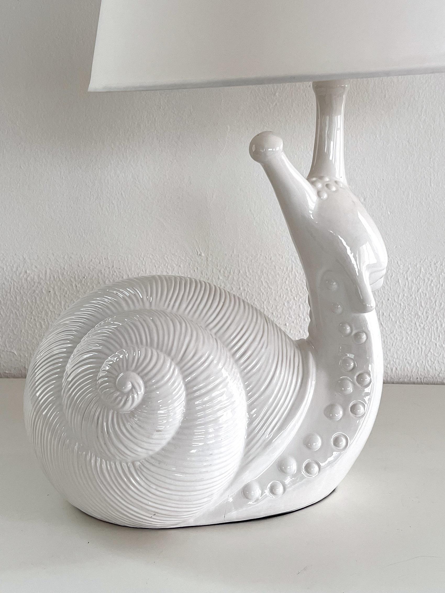 Italienische Keramik-Schnecken-Tischlampe aus der Jahrhundertmitte, 1970er Jahre im Angebot 1