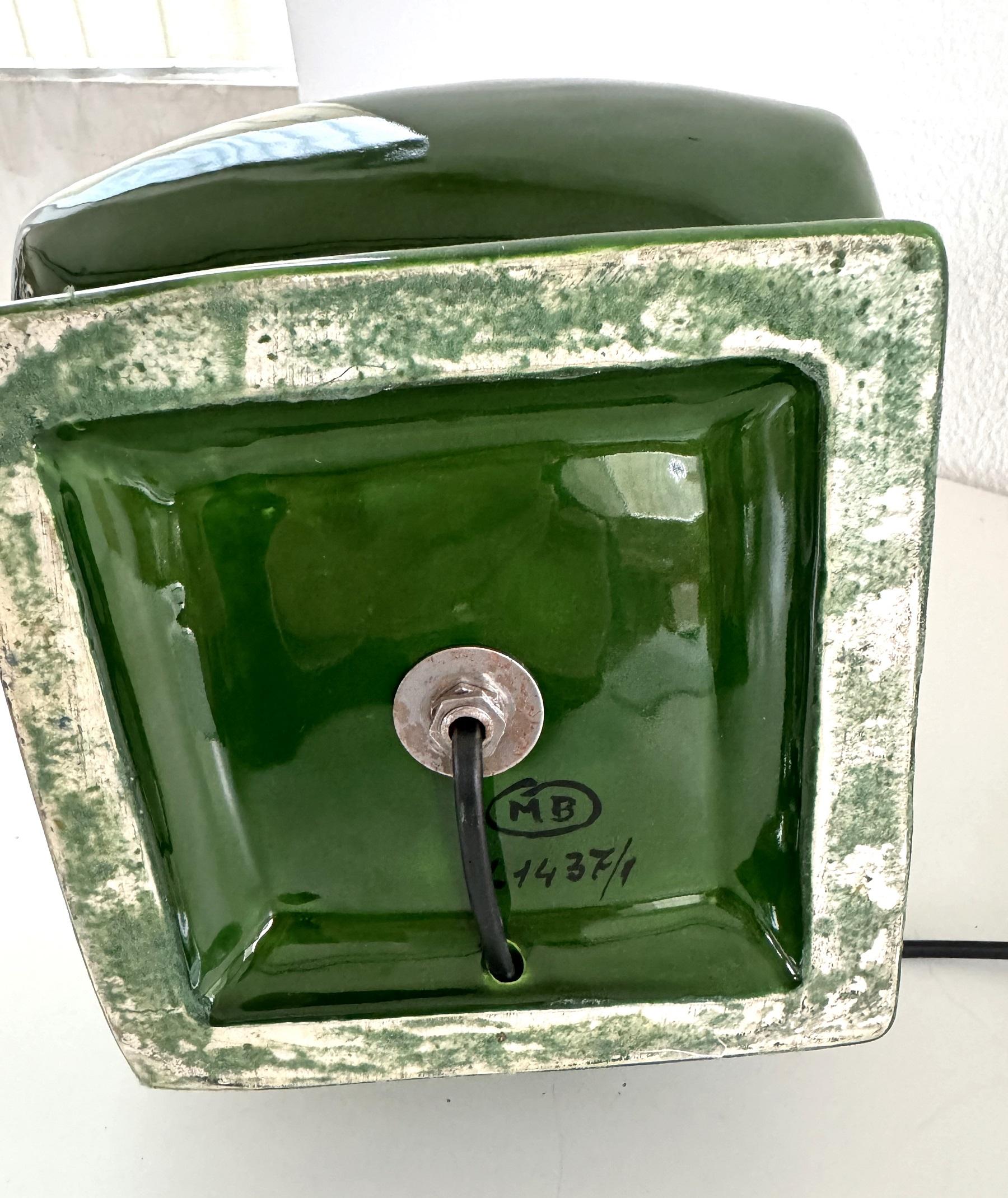 Lampe de table italienne du milieu du siècle en céramique verte par Zaccagnini Florence, 1970 en vente 1