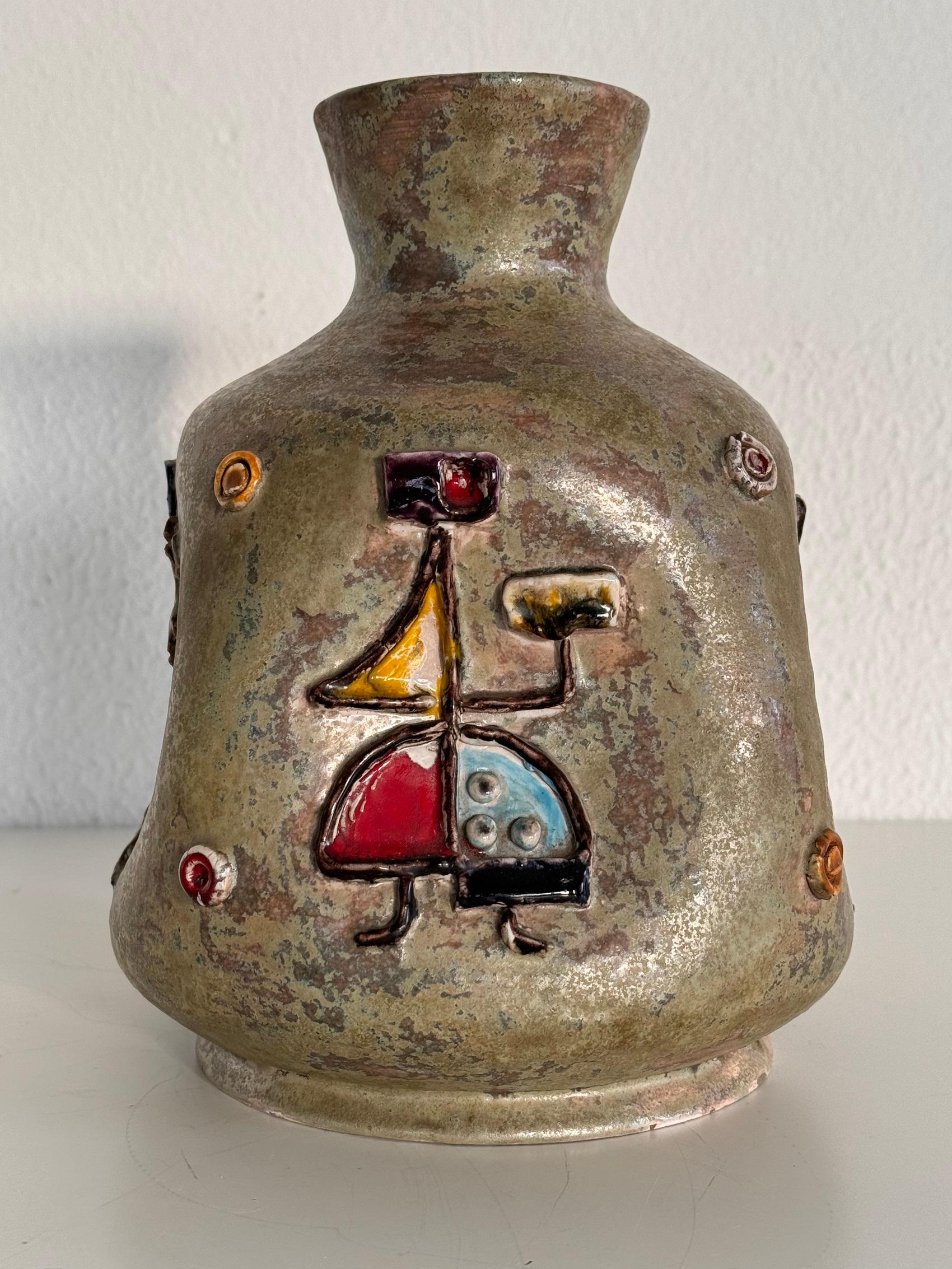 Vaso in ceramica della metà del secolo scorso di Umberto Zannoni, Faenza, anni '50

Bellissimo vaso in ceramica firmato Umberto Zannoni, prodotto a Faenza negli anni Cinquanta. Firmato. 
Il vaso ha un design e dei colori tipici degli anni '50