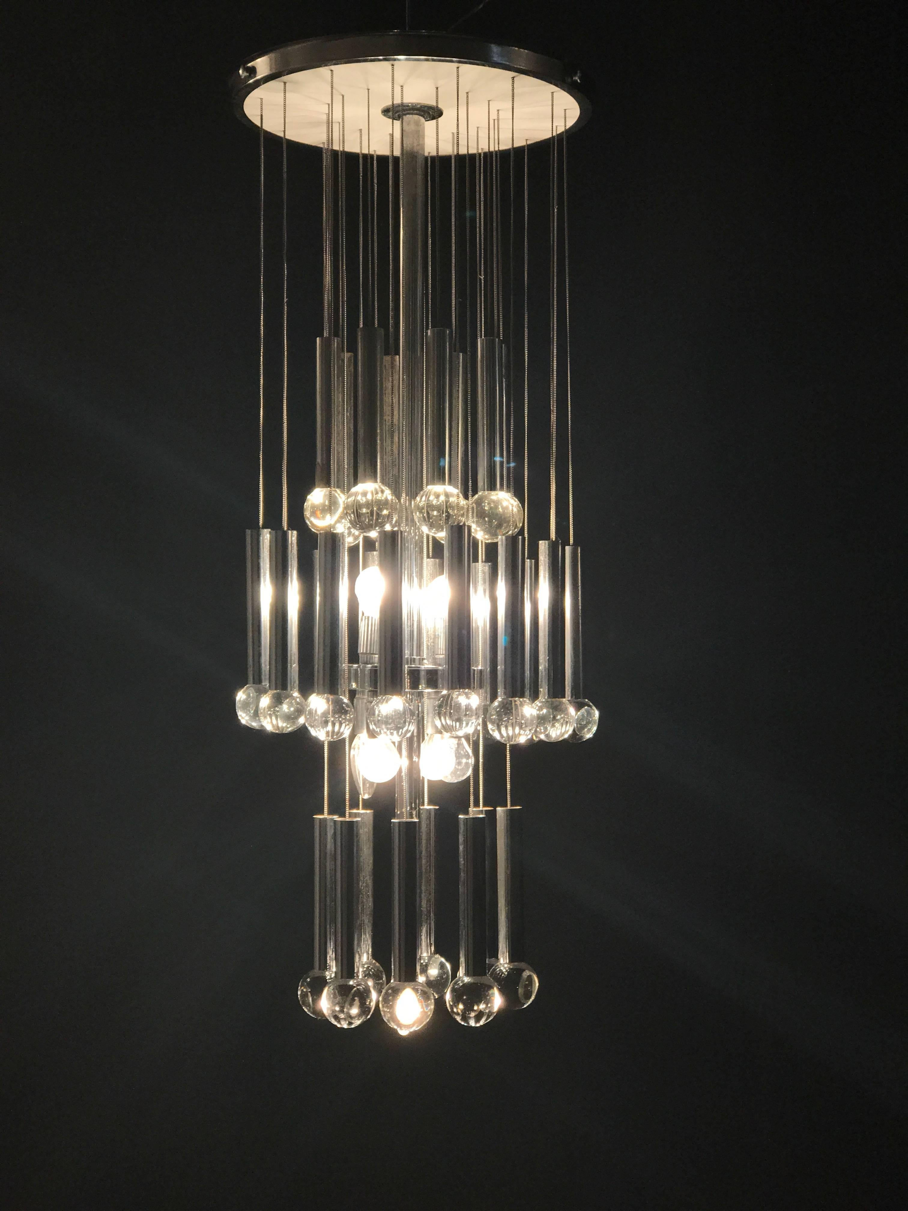 With the chrome frame supports 32 chains with chrome tubing and crystal balls to create an
elegant timeless chandelier.
We can rewire for the US. Standards. Eight-light bulbs E 14.
 