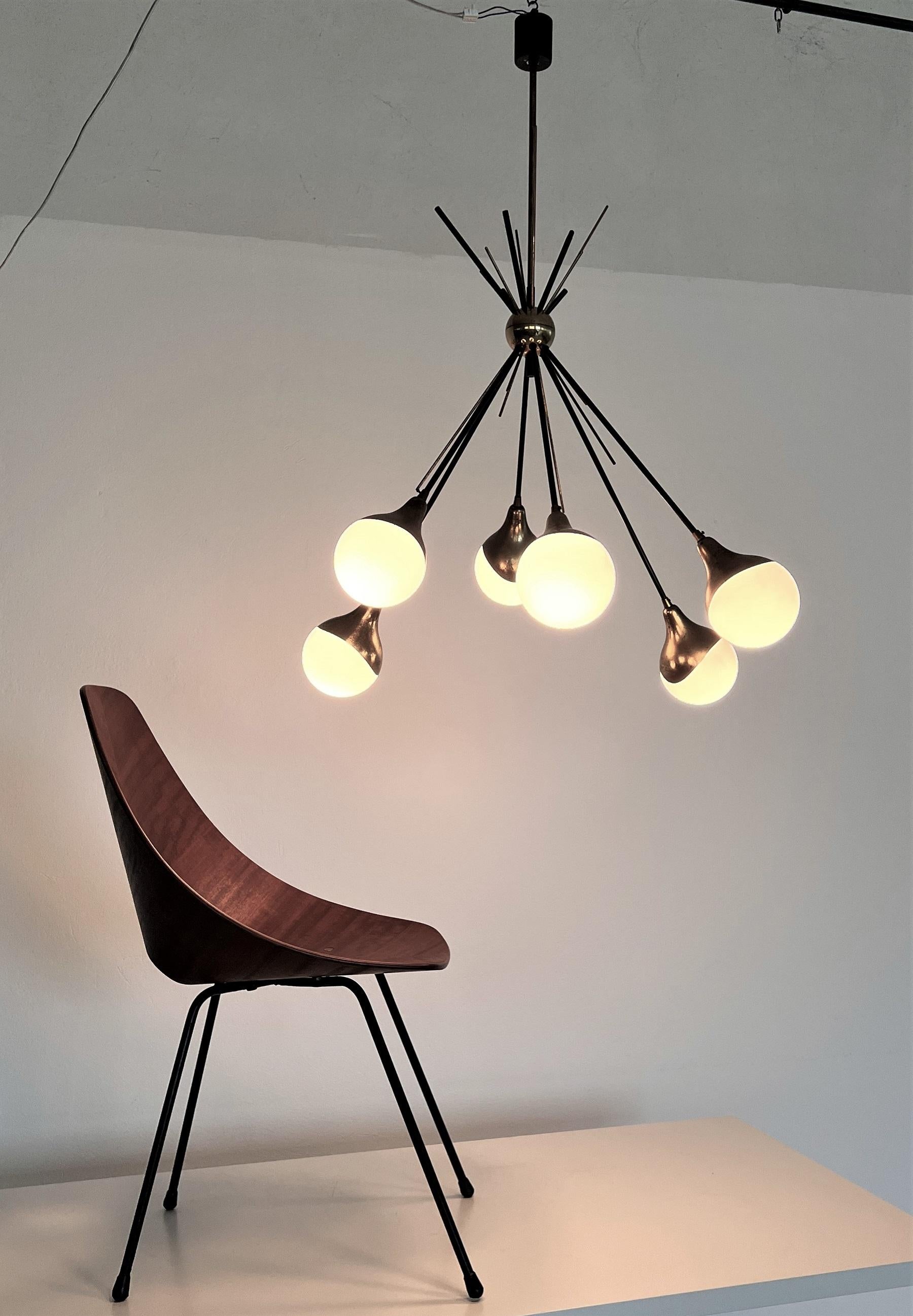 Italian Midcentury Chandelier with Brass and Milk Glass by Stilnovo, 1950s In Good Condition In Morazzone, Varese