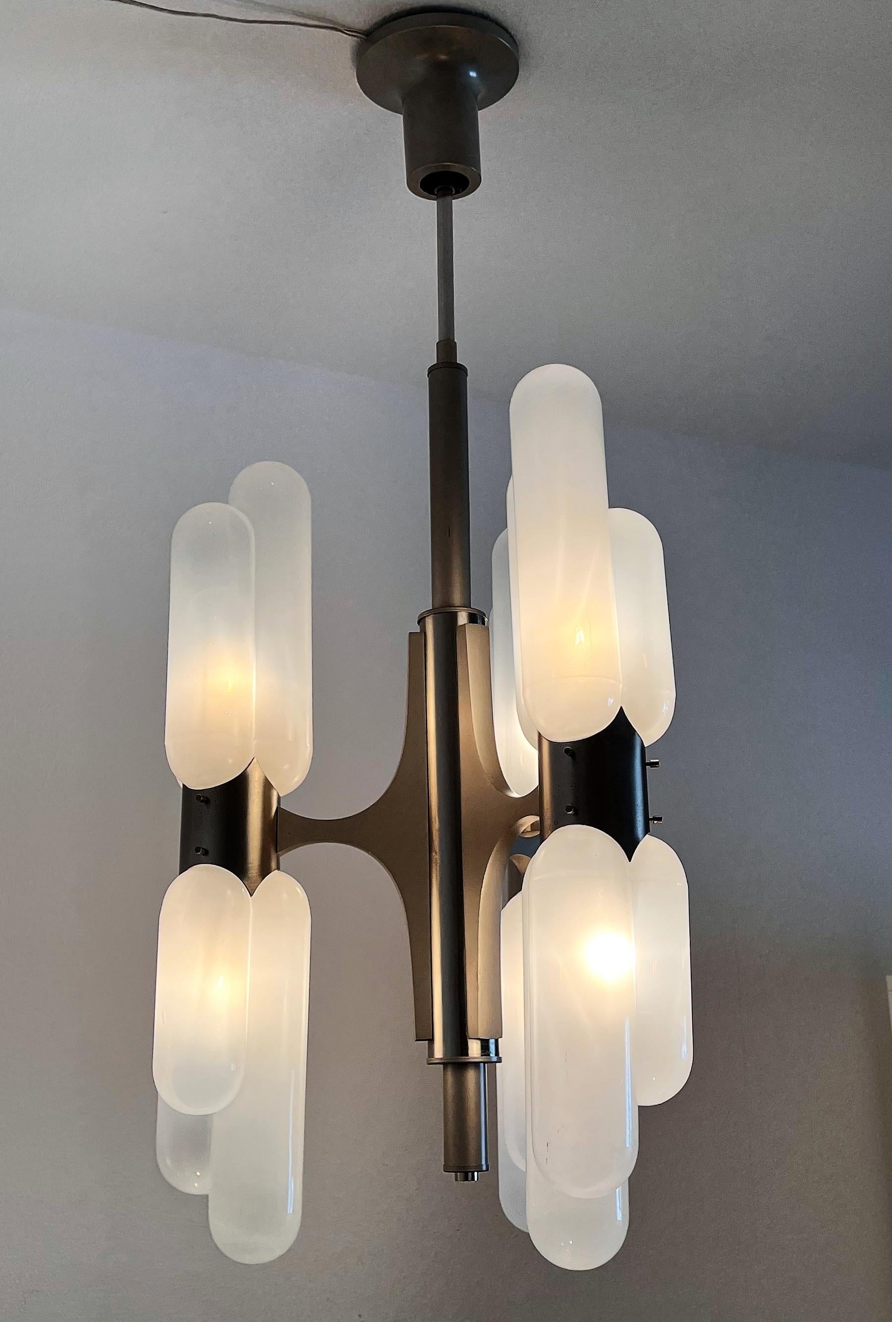 Italian Midcentury Chandelier with Opaline Murano Glass by Carlo Nason, 1960 In Good Condition In Morazzone, Varese