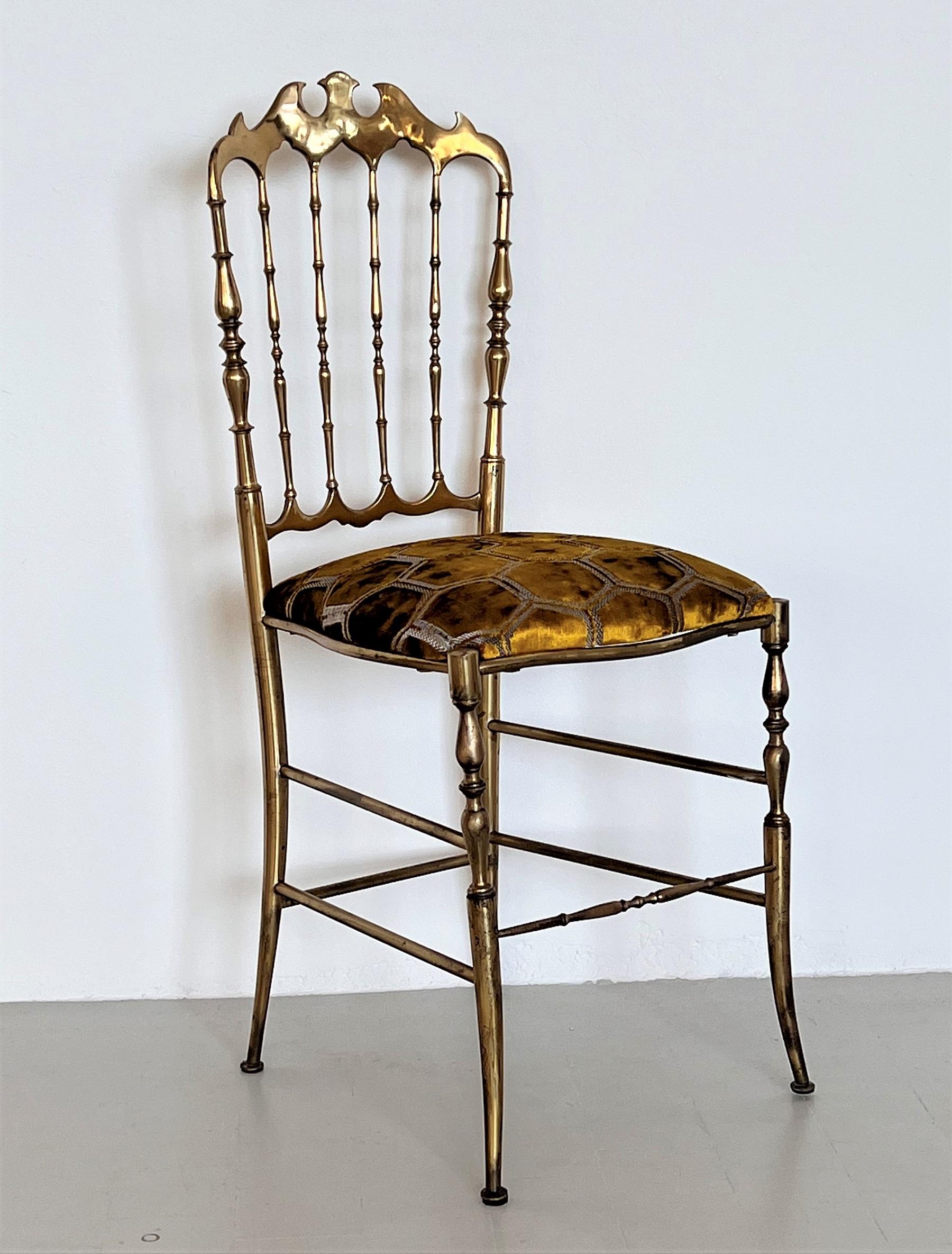 Italian Mid-Century Chiavari Chair in Full Brass with New Upholstery, 1970s In Good Condition For Sale In Morazzone, Varese