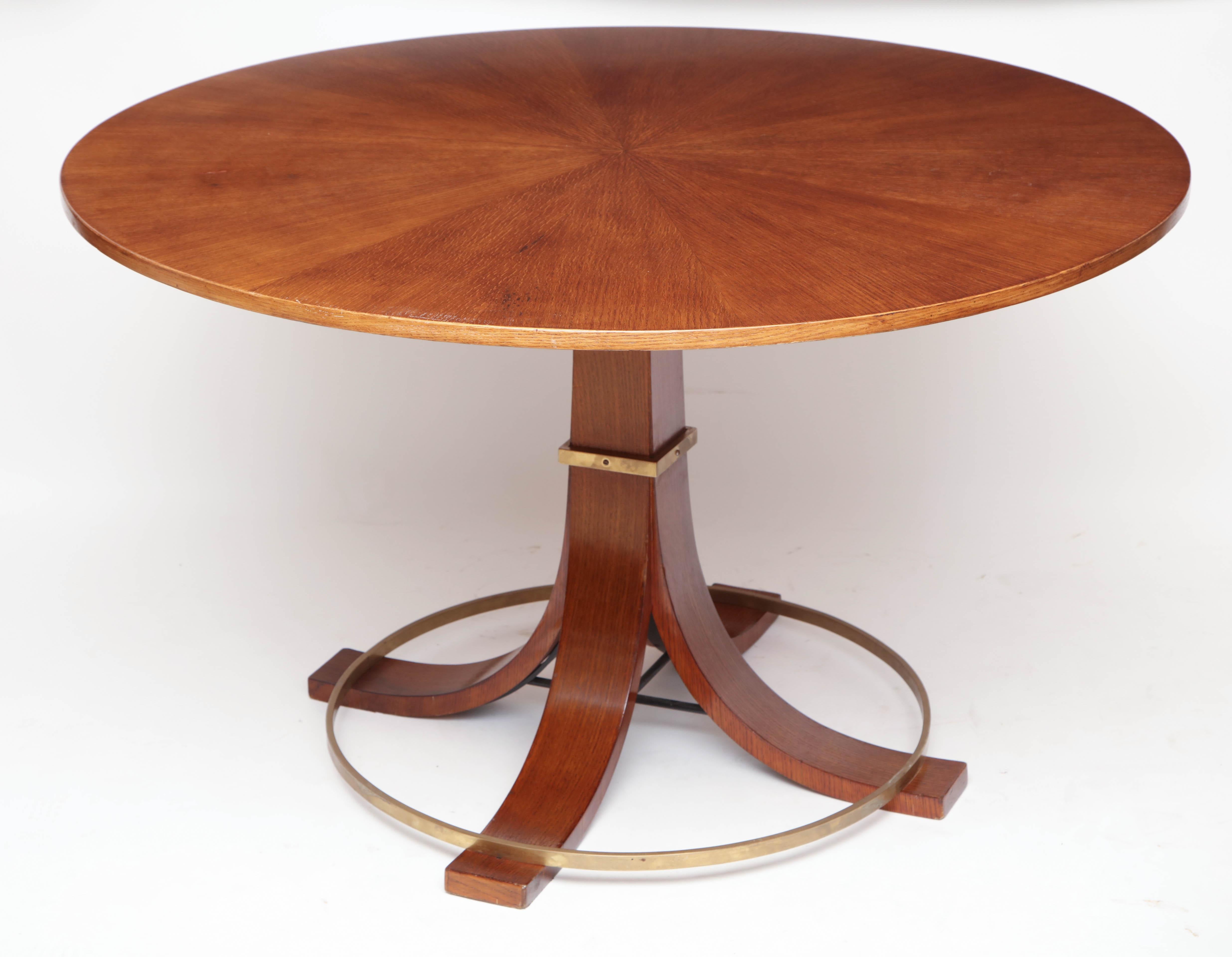 Italian Midcentury Circular Centre Table with Brass Stretcher, circa 1950 For Sale 6