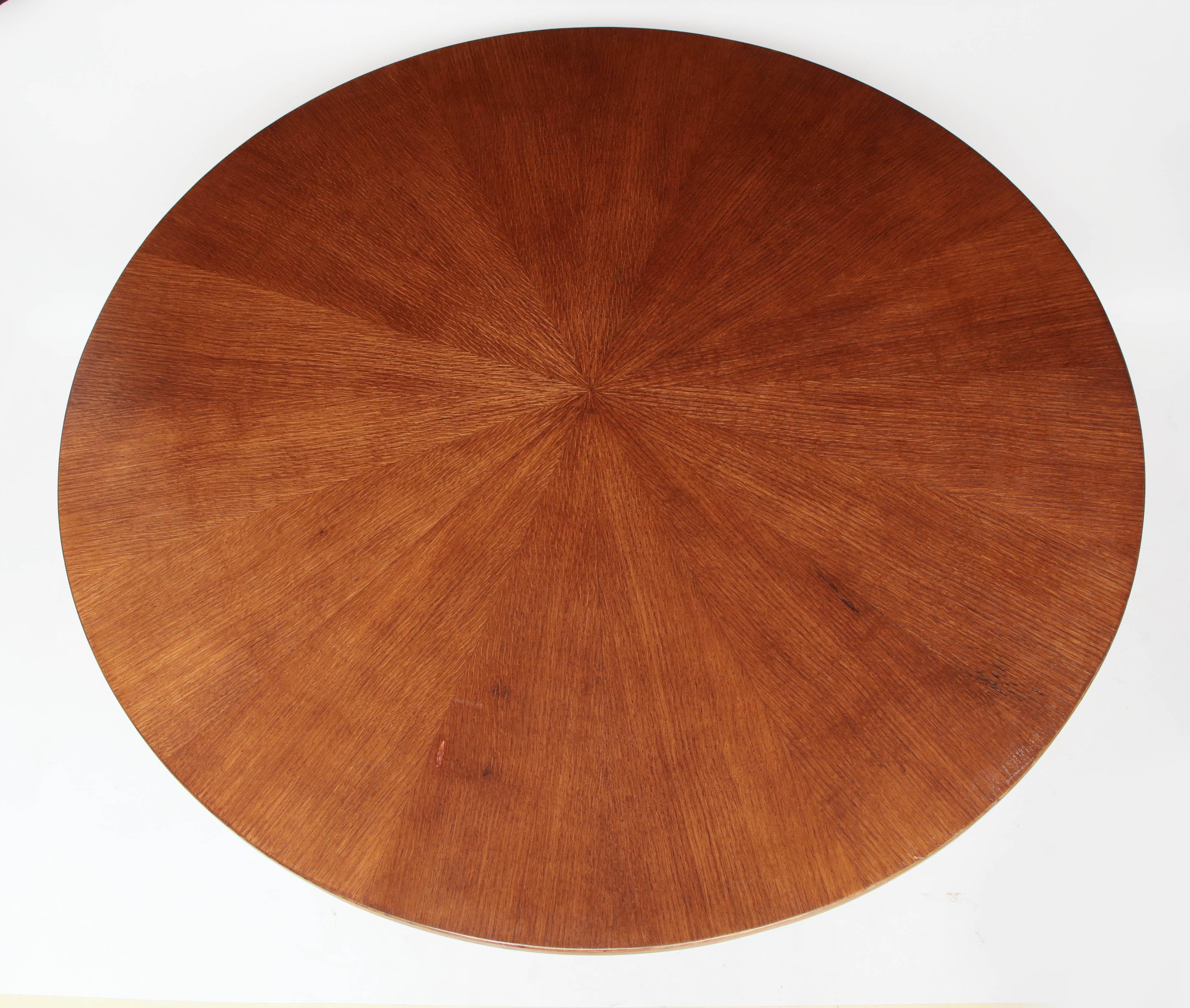 Italian Midcentury Circular Centre Table with Brass Stretcher, circa 1950 For Sale 2