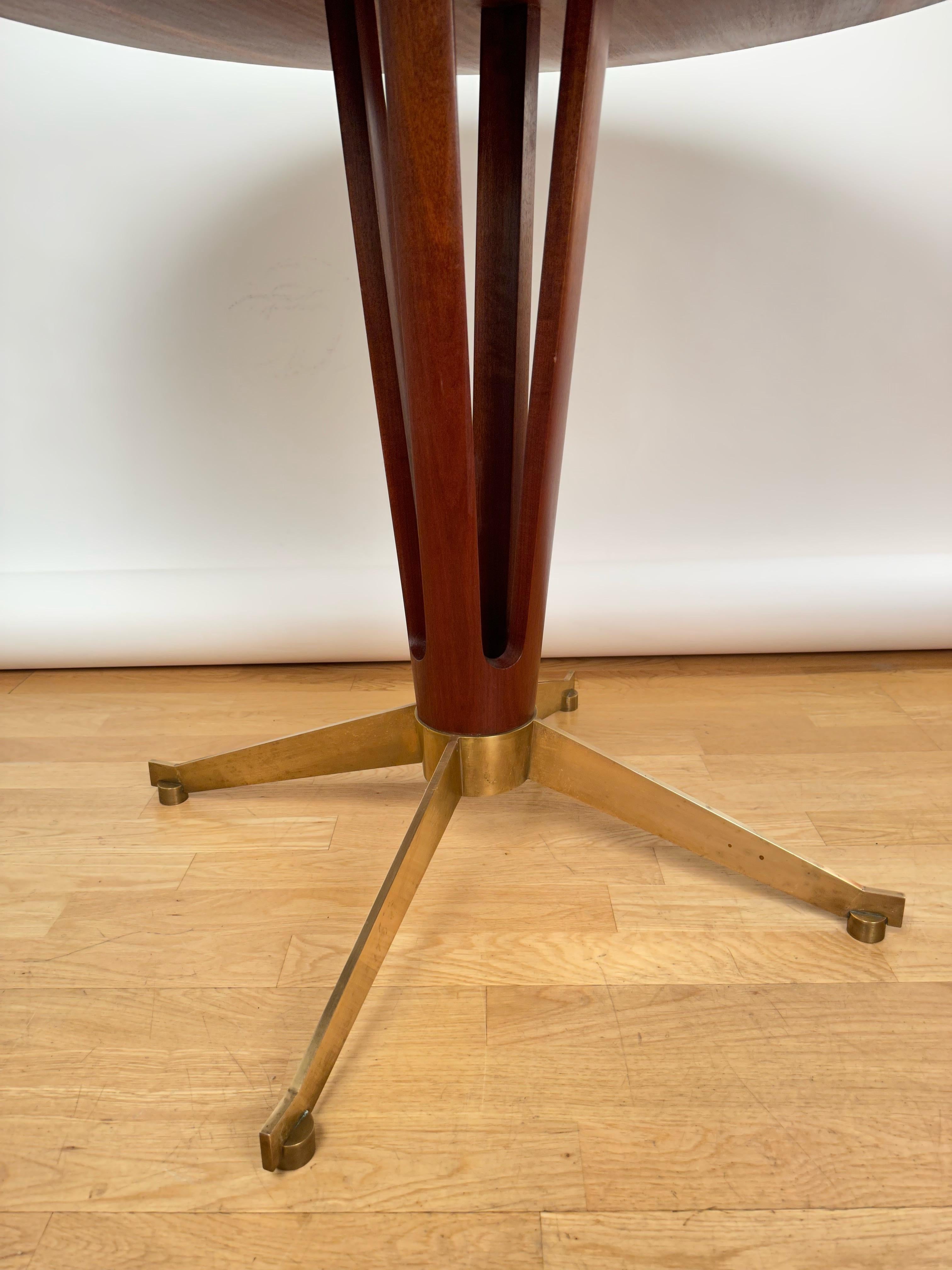Italian Midcentury Circular Rosewood ans Brass Dining Table.1960 For Sale 4