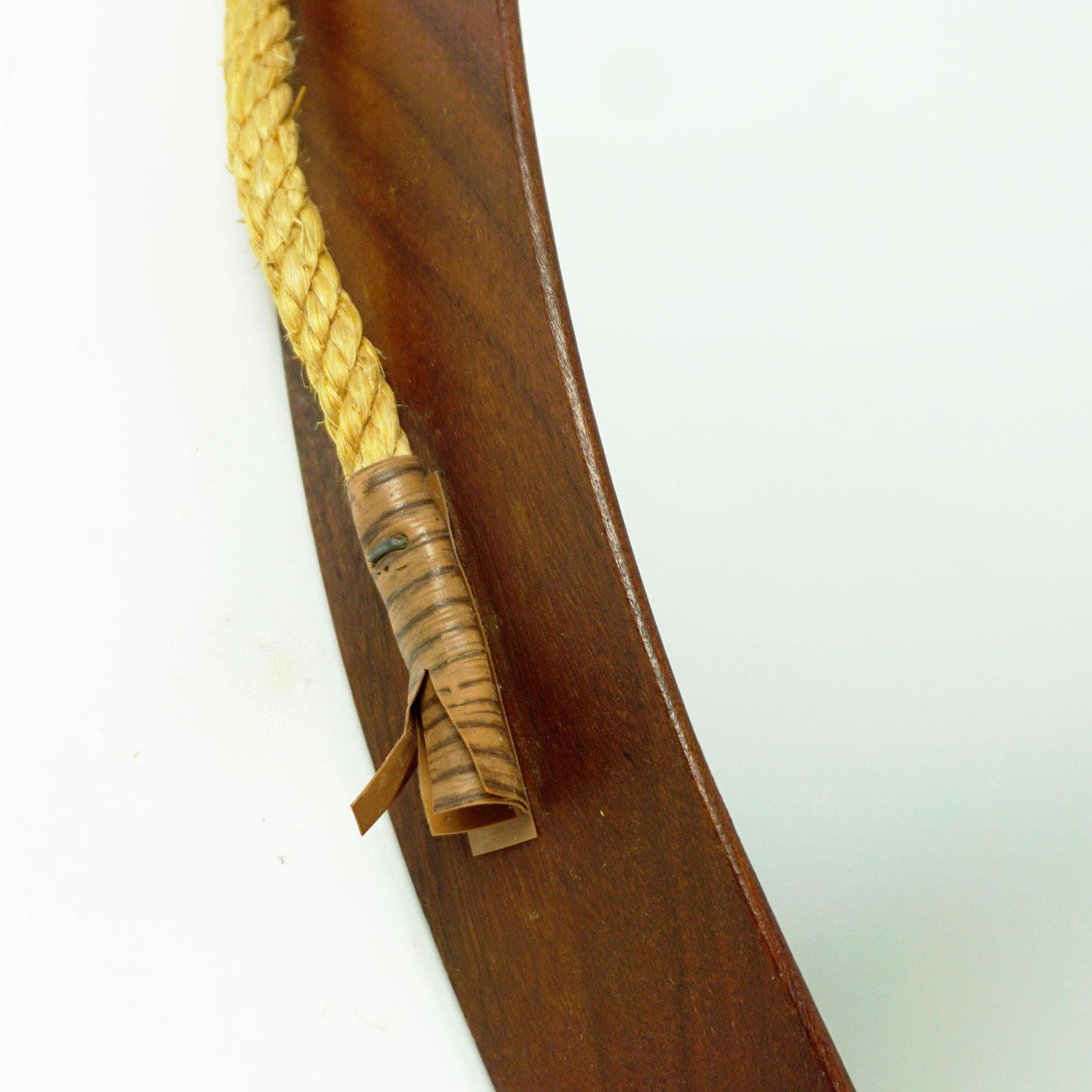 Italiano Specchio da parete circolare in teak e corda del Medioevo italiano in vendita