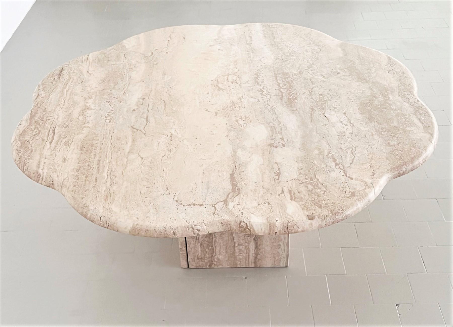 Italian Midcentury Coffee Table Flower Shape in Travertine Stone, 1970s In Good Condition In Morazzone, Varese