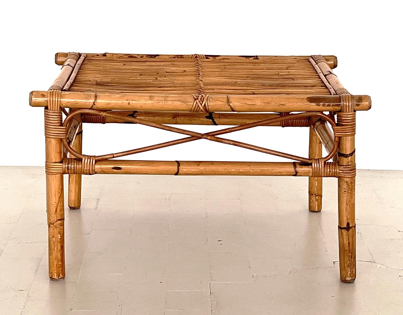Italienischer Midcentury Couchtisch aus Rattan und Bambus, 1970er Jahre (Französische Provence) im Angebot