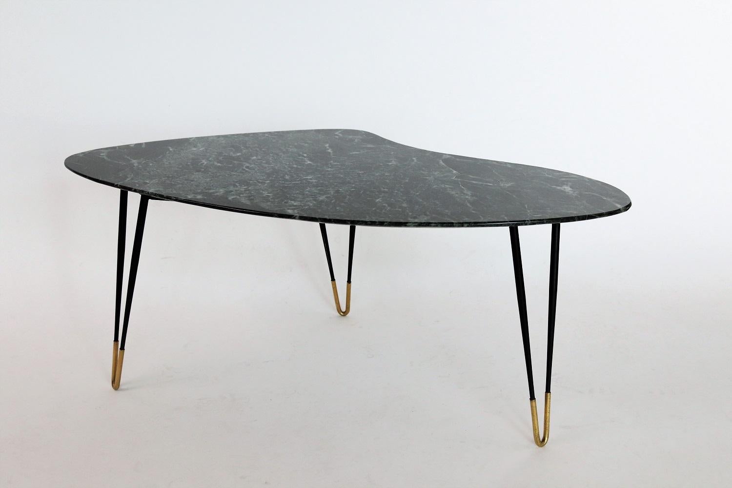 Beautiful coffee table with gorgeous elegant green alps marble top in organic form and metallic hairpin legs with brass tips.
Made in Italy during the 1950s.
The marble is called 
