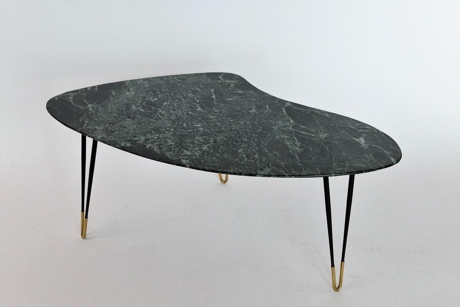 Italian Midcentury Coffee Table with Green Alps Marble Top and Brass Feet, 1950s In Good Condition In Morazzone, Varese