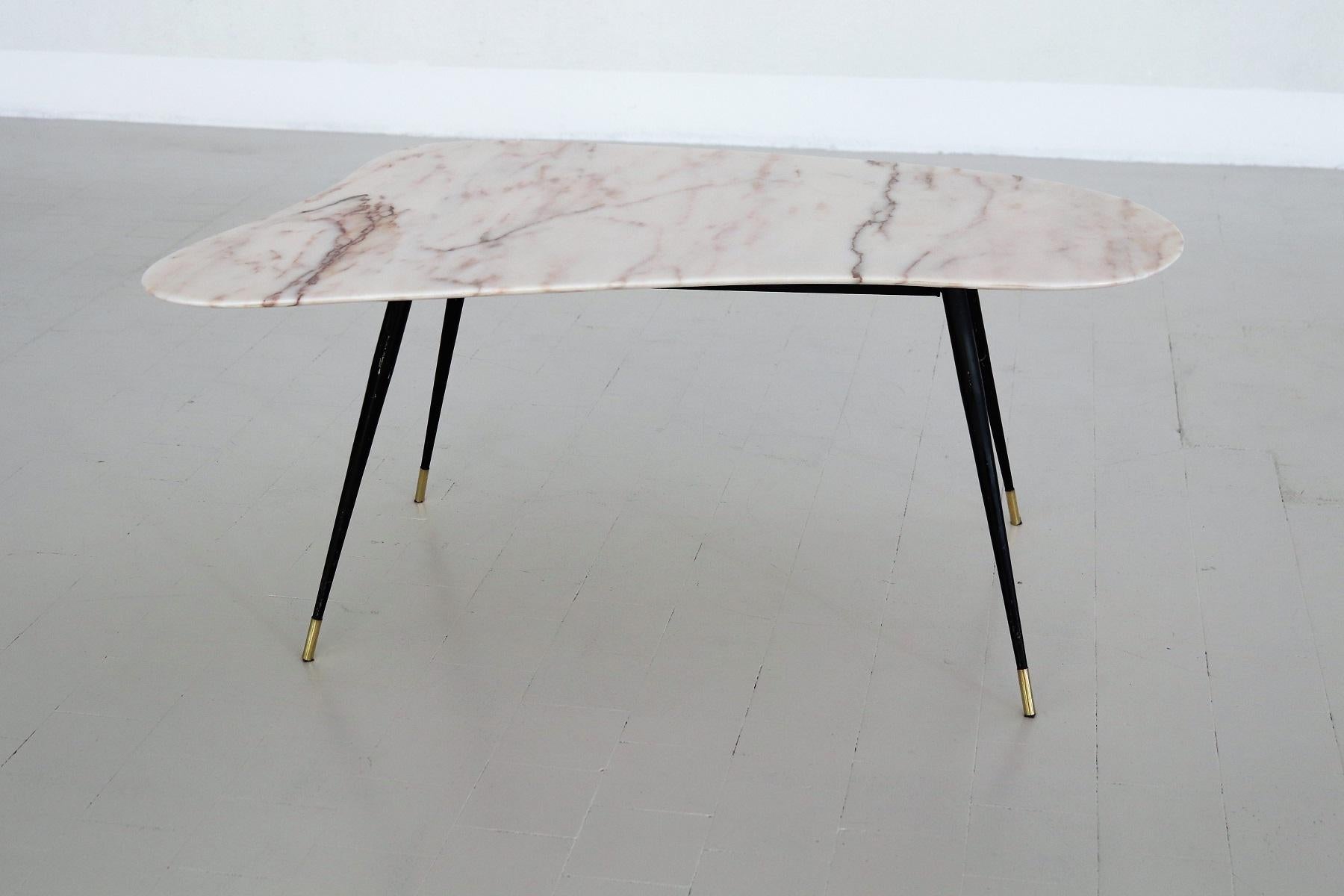 Italian Midcentury Coffee Table with Kidney Shape Marble Top and Brass Tips 1950 2