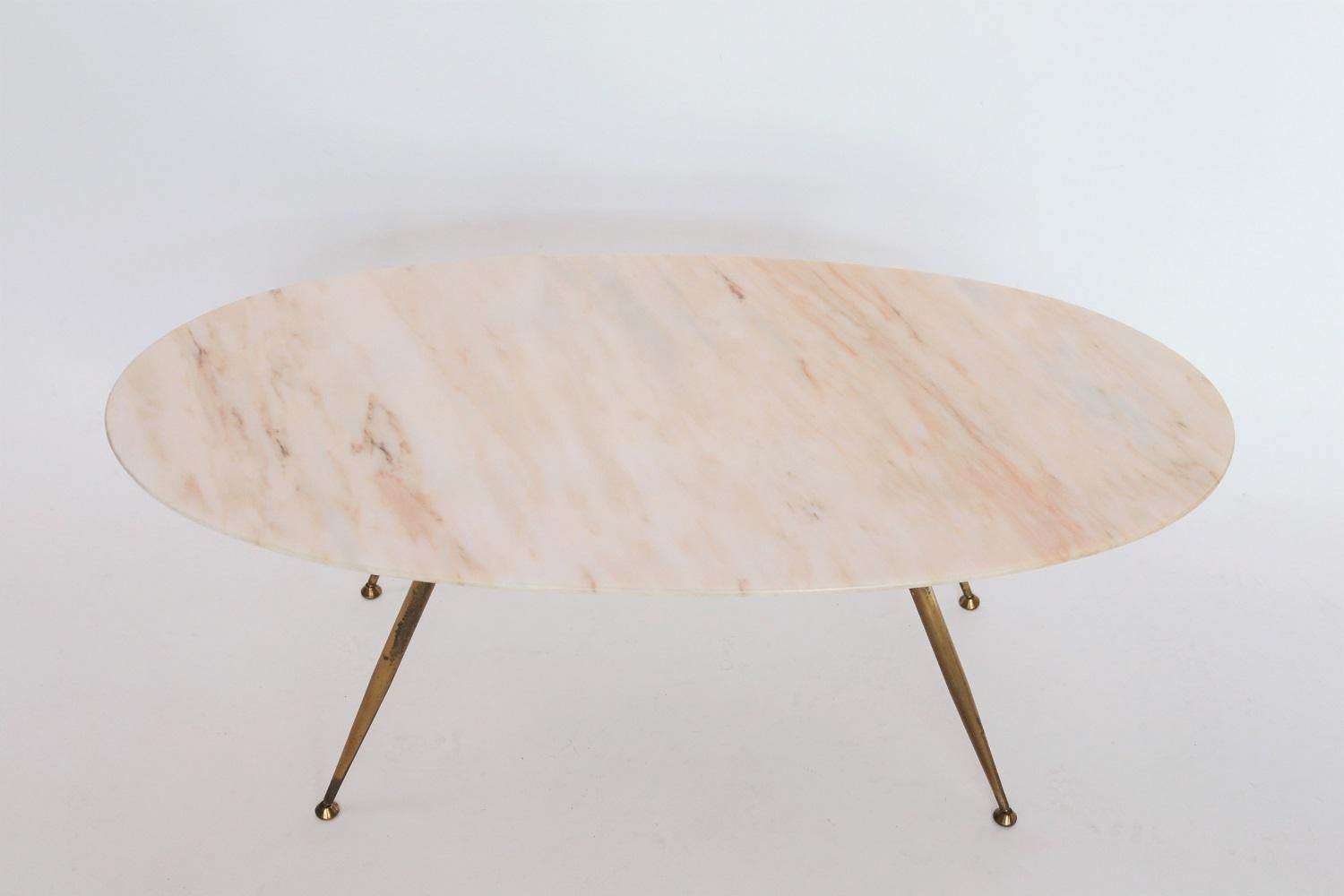 Magnificent oval coffee table with gorgeous elegant light pink / rose and grey marble top and full brass legs with moving tips.
Made in Italy during the 1950s.
The marble is called 