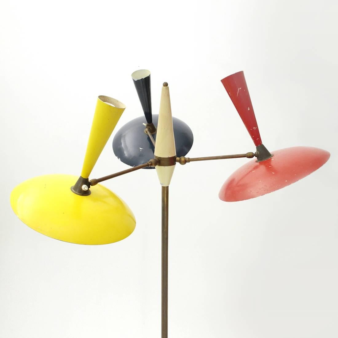 Floor lamp produced in the 1950s.
Iron base, covered in aluminium colored green water.
Stem and arms in brass.
Handle in red painted metal.
Aluminium shades colored in yellow, red and blue.
Switch for each arm.
Structure in good condition,