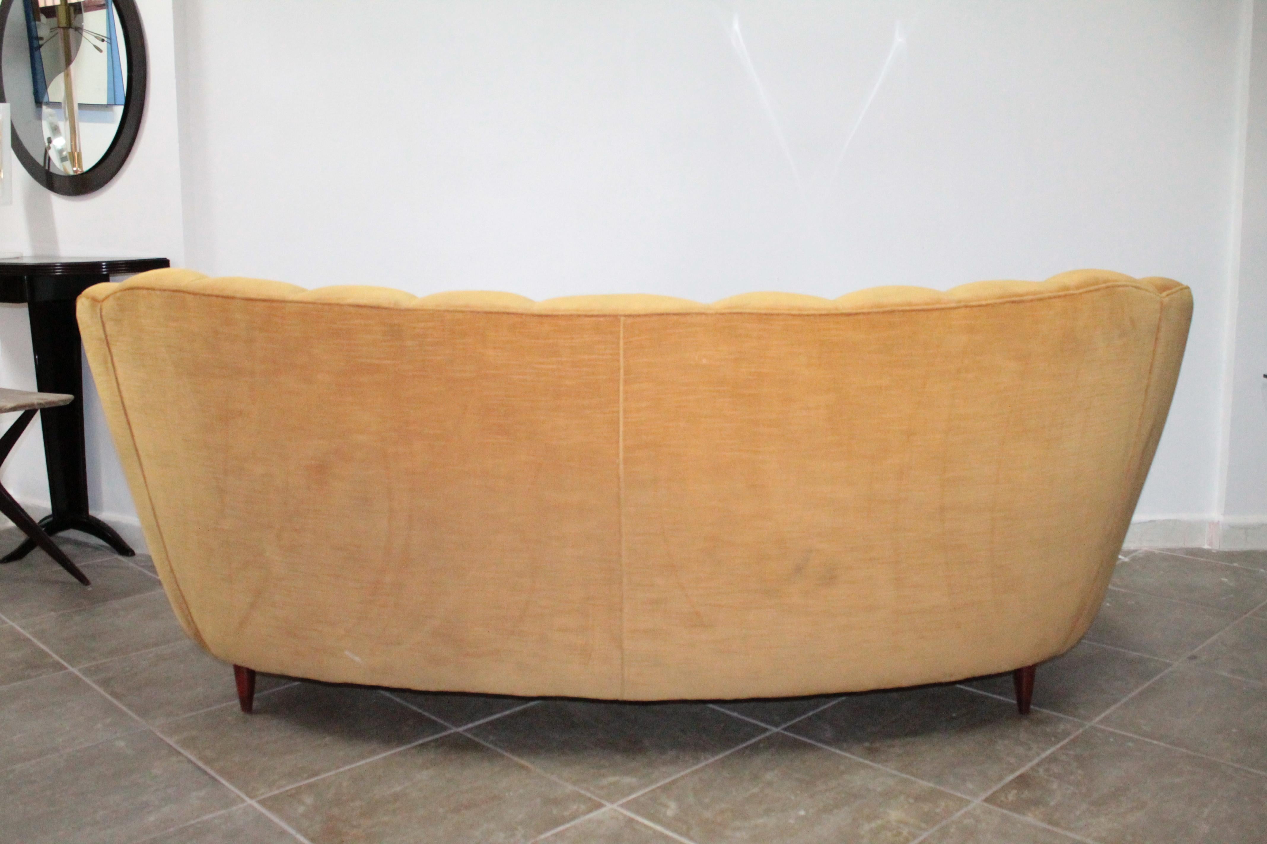 Italian Midcentury Curved Sofa Casa e Giardino Design Gio Ponti  For Sale 5