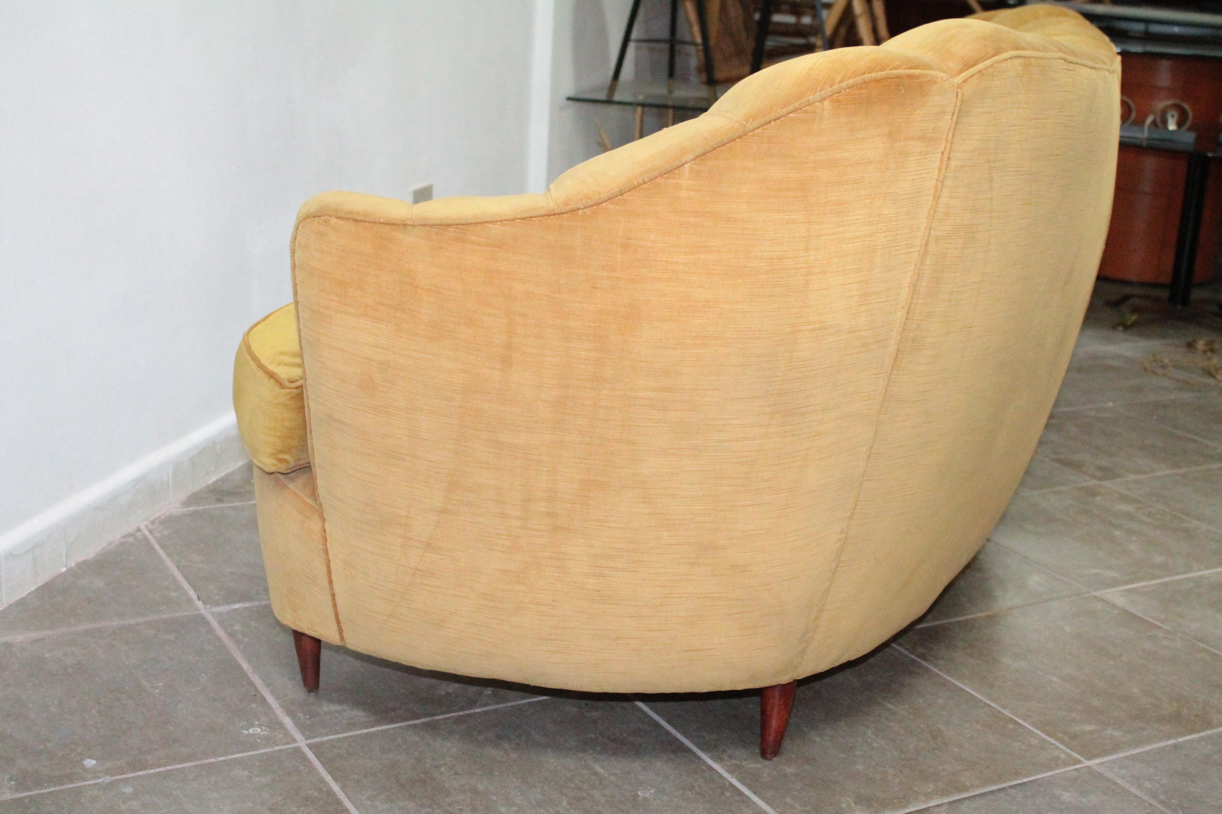 Italian Midcentury Curved Sofa Casa e Giardino Design Gio Ponti  For Sale 6