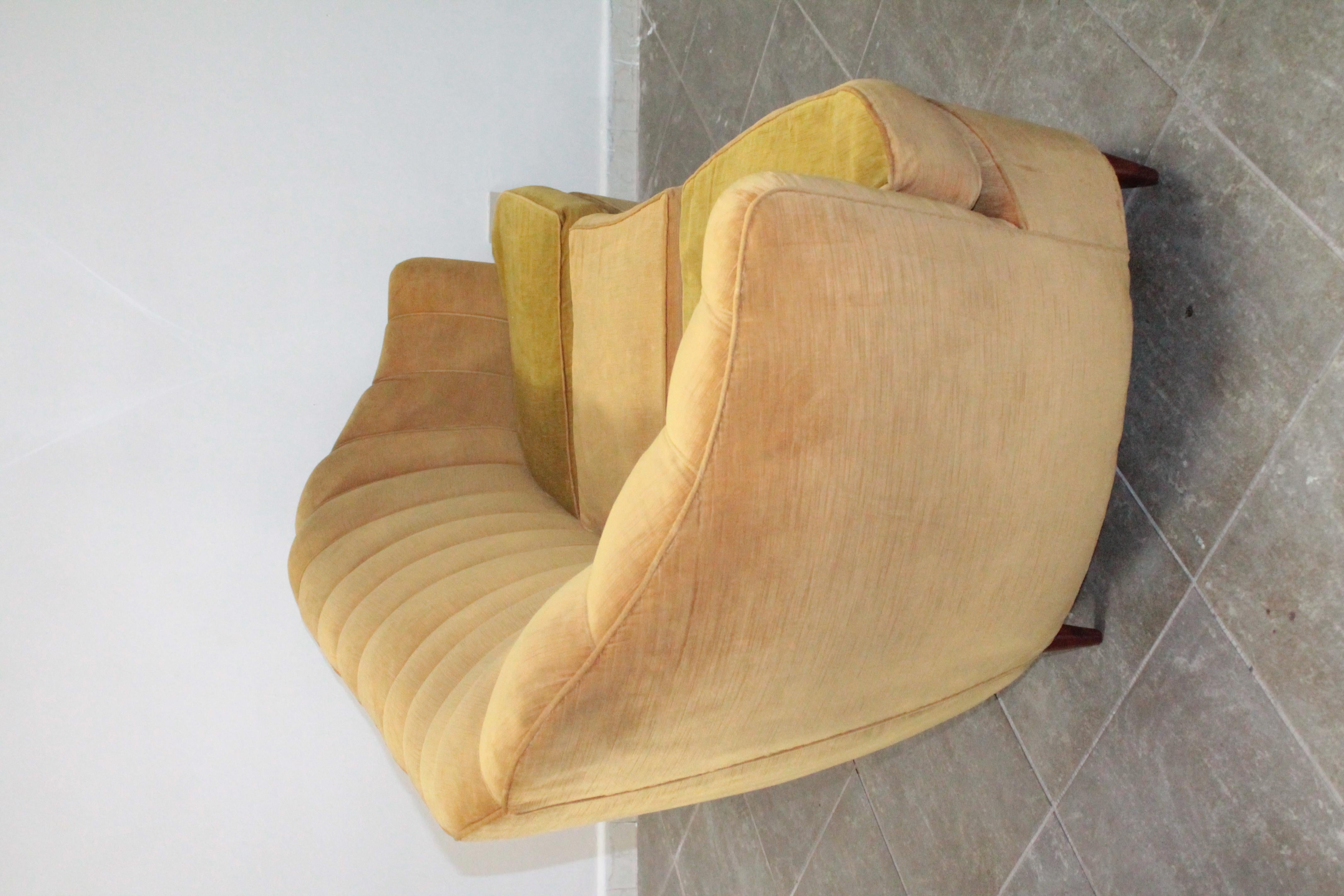 Italian Midcentury Curved Sofa Casa e Giardino Design Gio Ponti  For Sale 2