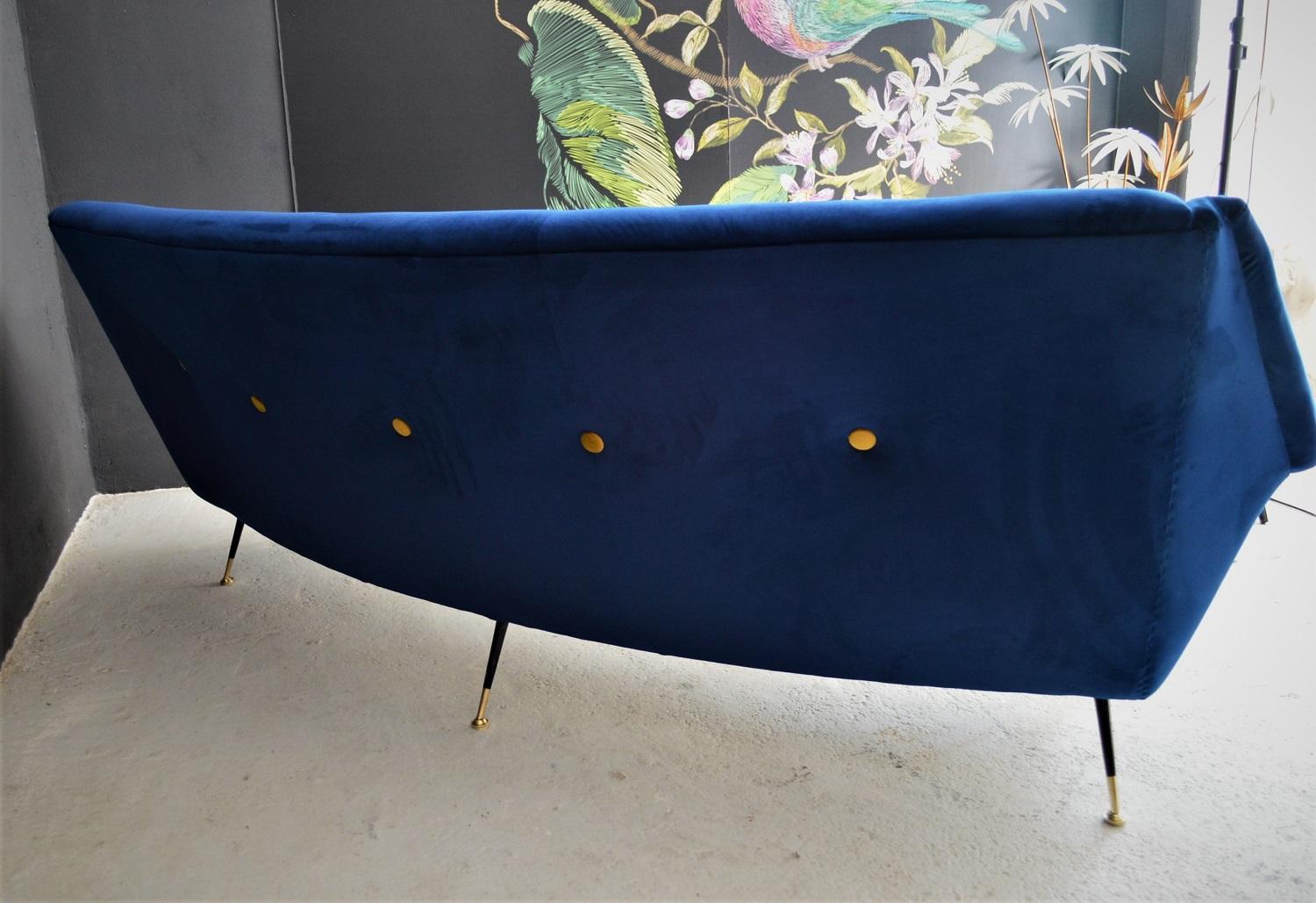 Italian Midcentury Curved Sofa in Blue Velvet, 1950s 7