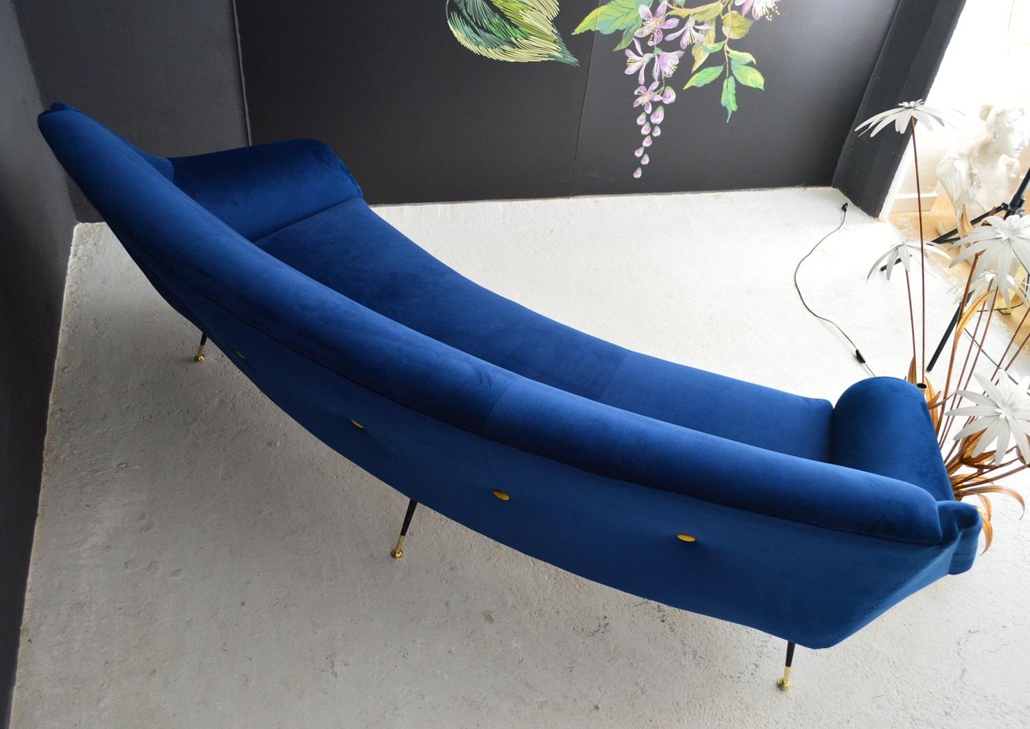 Italian Midcentury Curved Sofa in Blue Velvet, 1950s 11