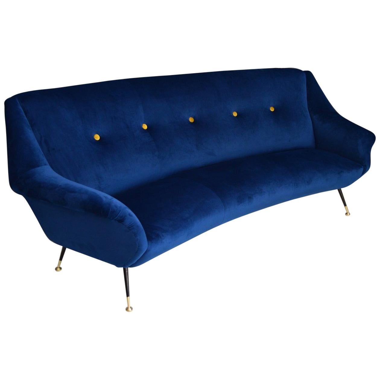 A magnificent round-shaped original sofa from the 1950s with the typical shape of the midcentury Italian sofas.
The sofa was completely gutted and completely restored with the best materials.
The outside was redone with soft Italian royal blue
