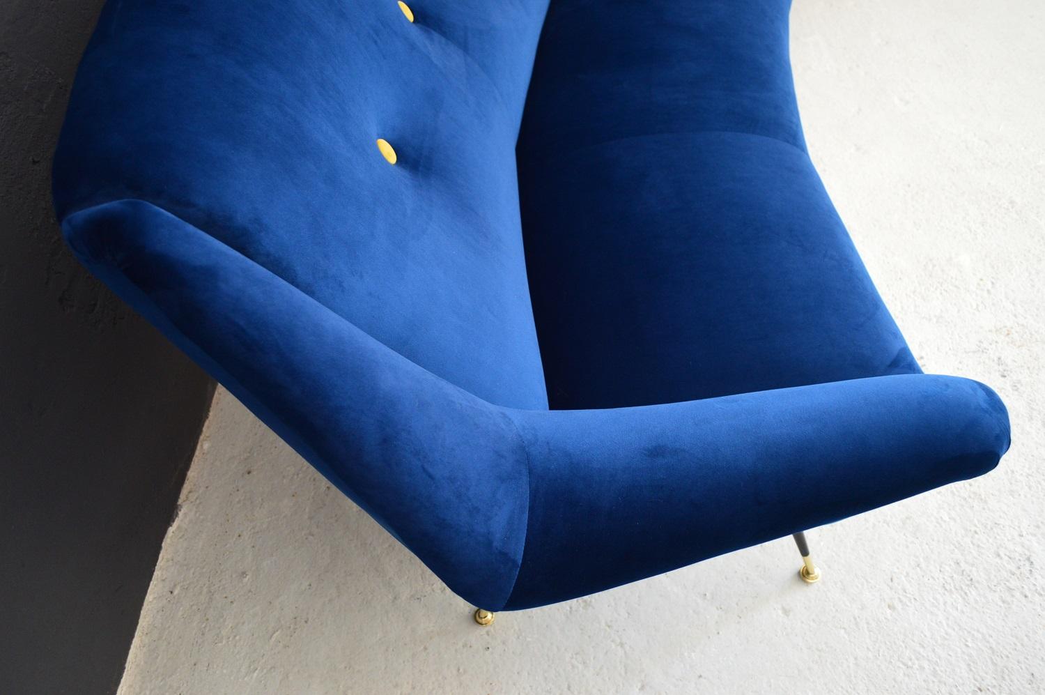 Italian Midcentury Curved Sofa in Blue Velvet, 1950s 1