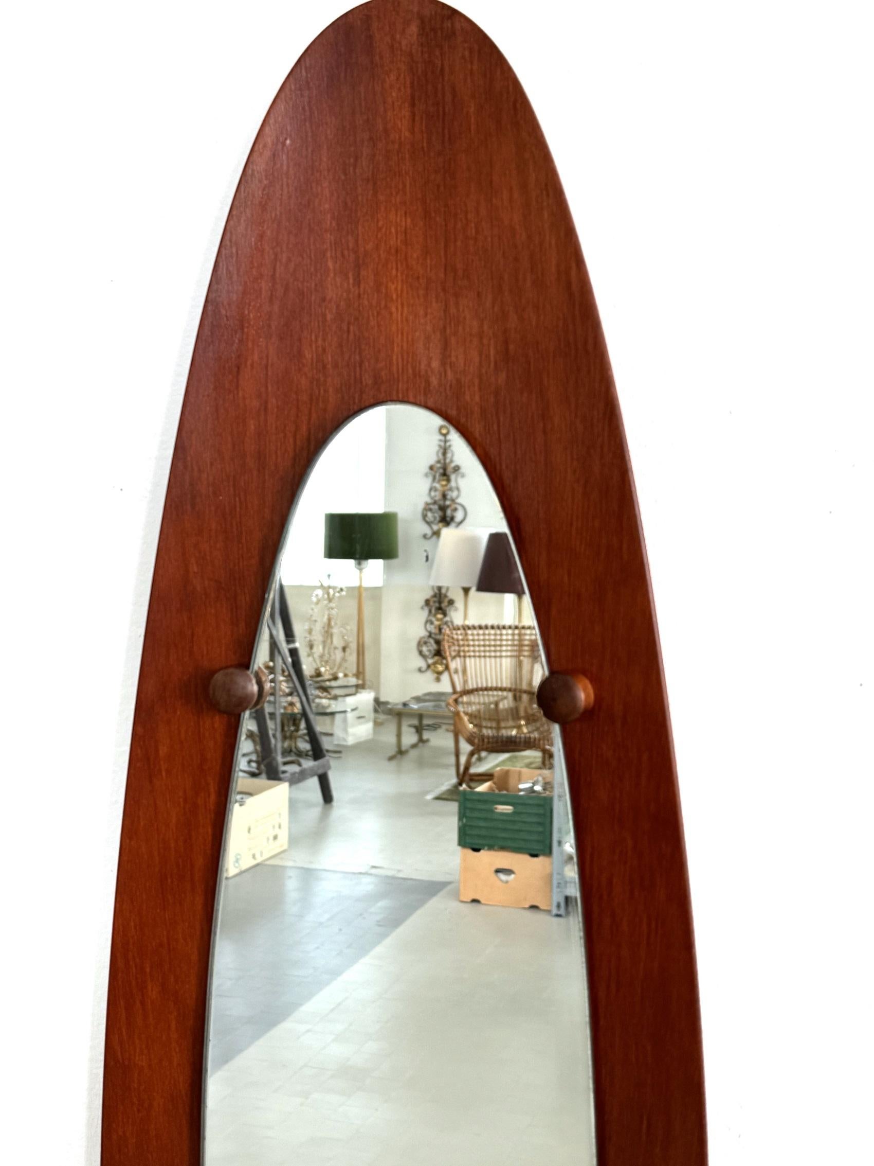 Milieu du XXe siècle Miroir mural en teck et bentwood de designer italien du milieu du siècle dernier, années 1950 en vente