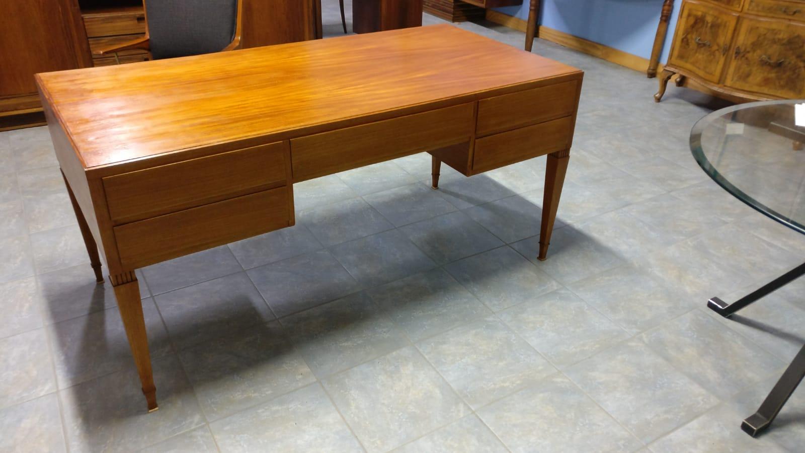 Italian Midcentury Desk and Matching Chair, 1950s, Issel In Good Condition In Jersey City, NJ