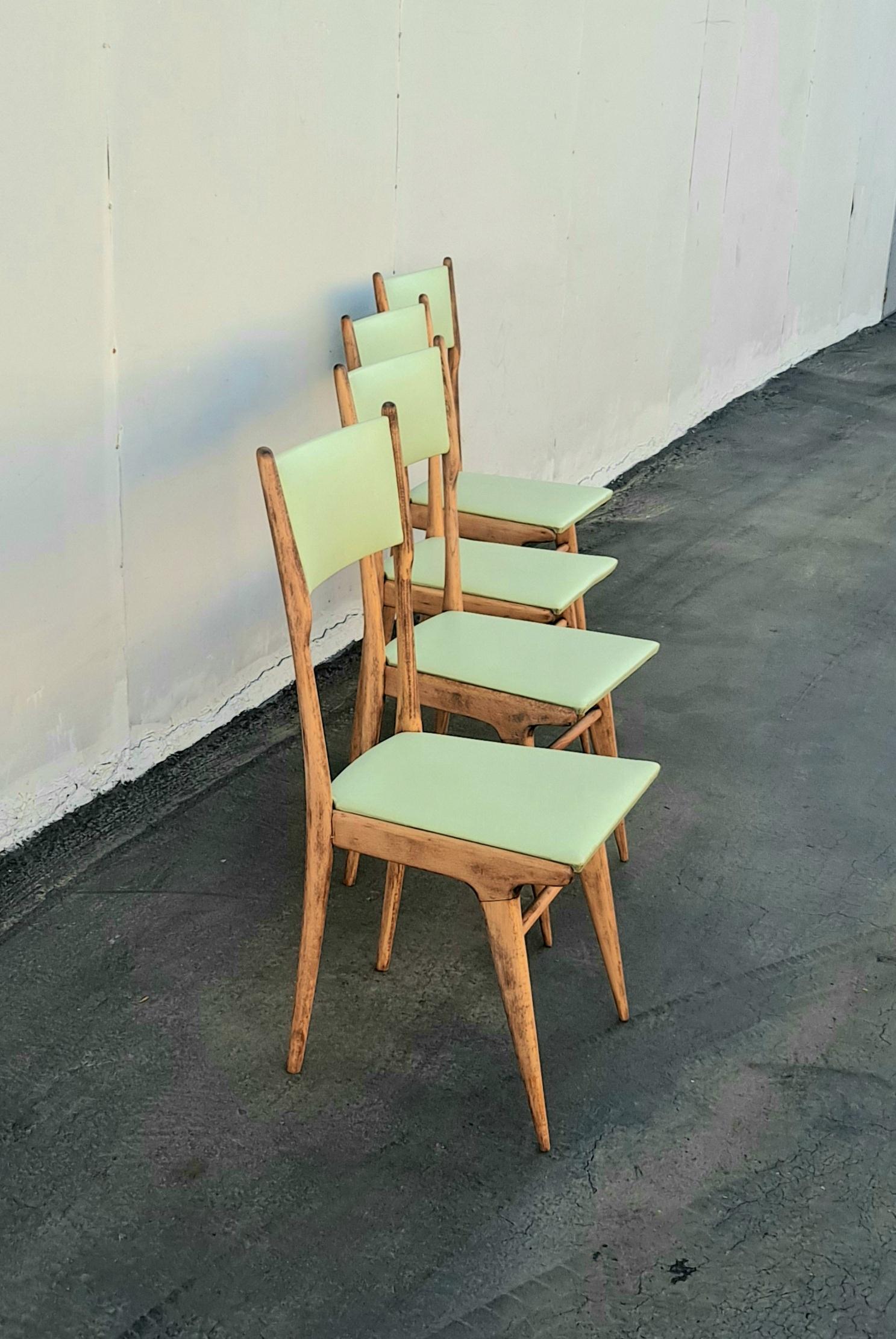 Midcentury Italian four din groom chairs in style of Gio Ponti.