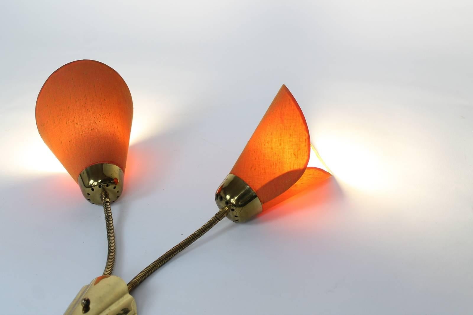 Italian Midcentury Double Gooseneck Wall Sconce in Brass, 1950s In Good Condition For Sale In Debrecen-Pallag, HU