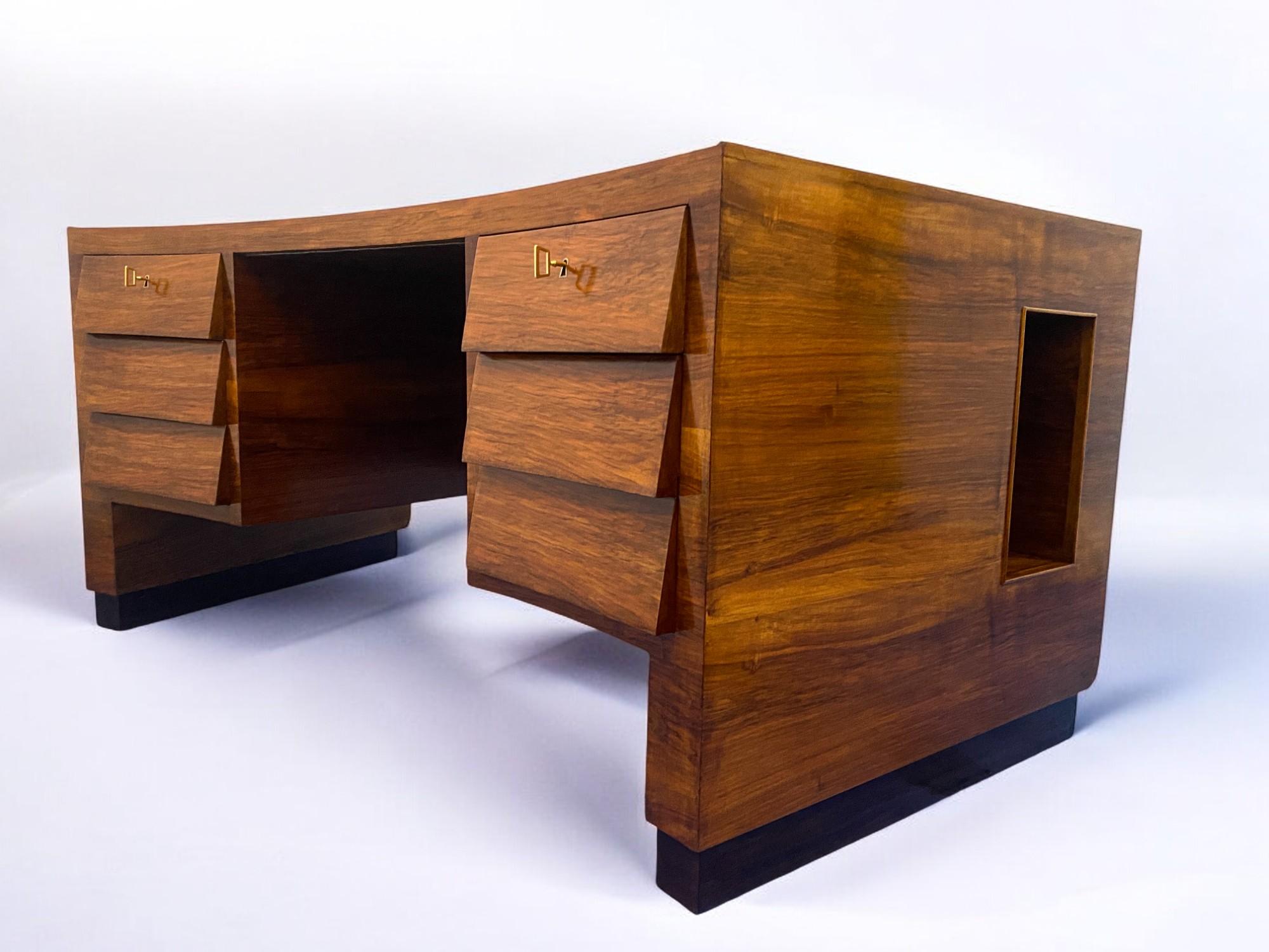 Italian Midcentury Executive Desk Table with chair designed by Gio' Ponti, 1940s For Sale 2